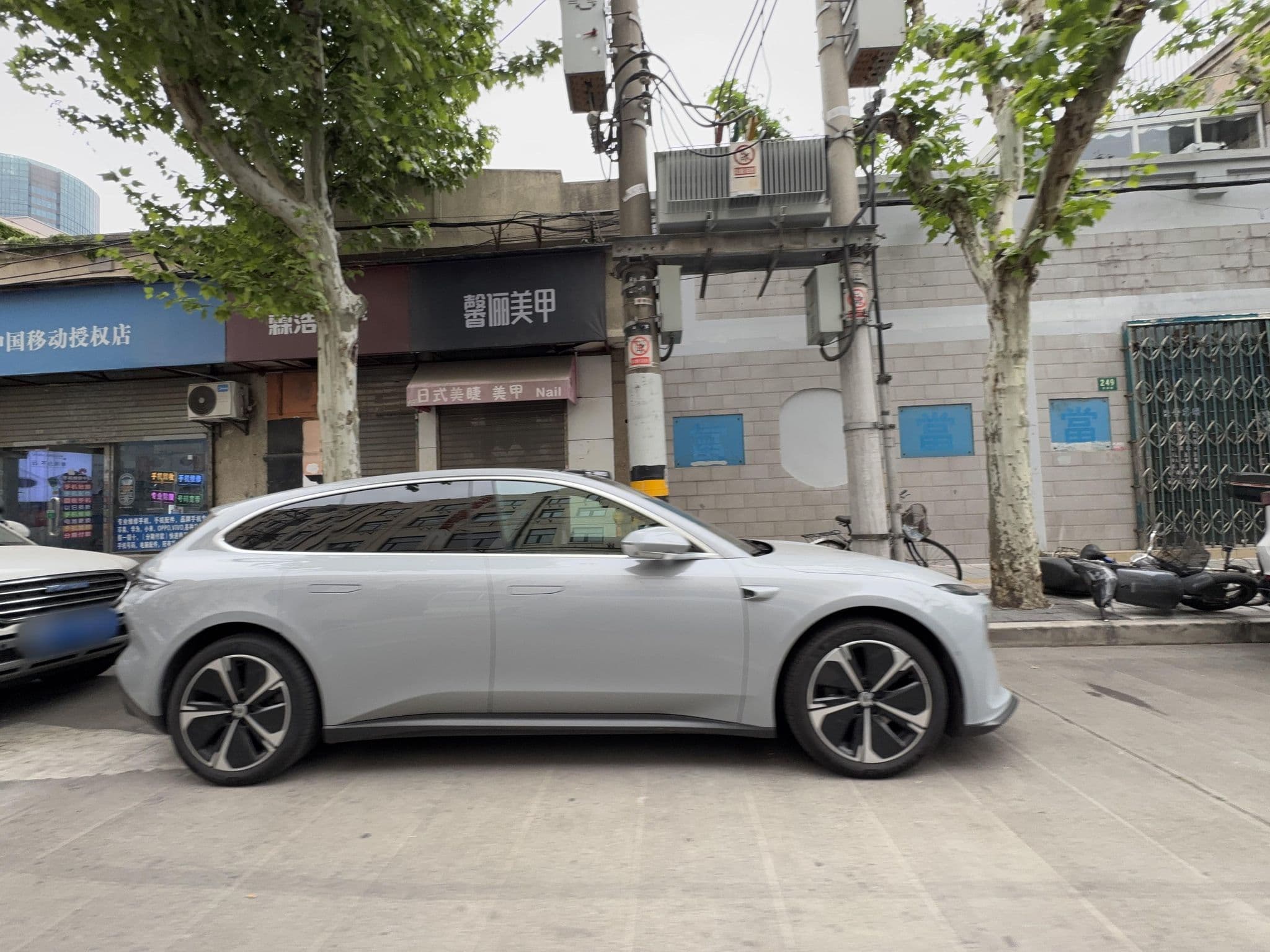 Street view near 上海南京路青年旅舍 Mingtown Nangjing Road Youth Hostel, Huangpu — © filipb (CC BY-SA · Mapillary)