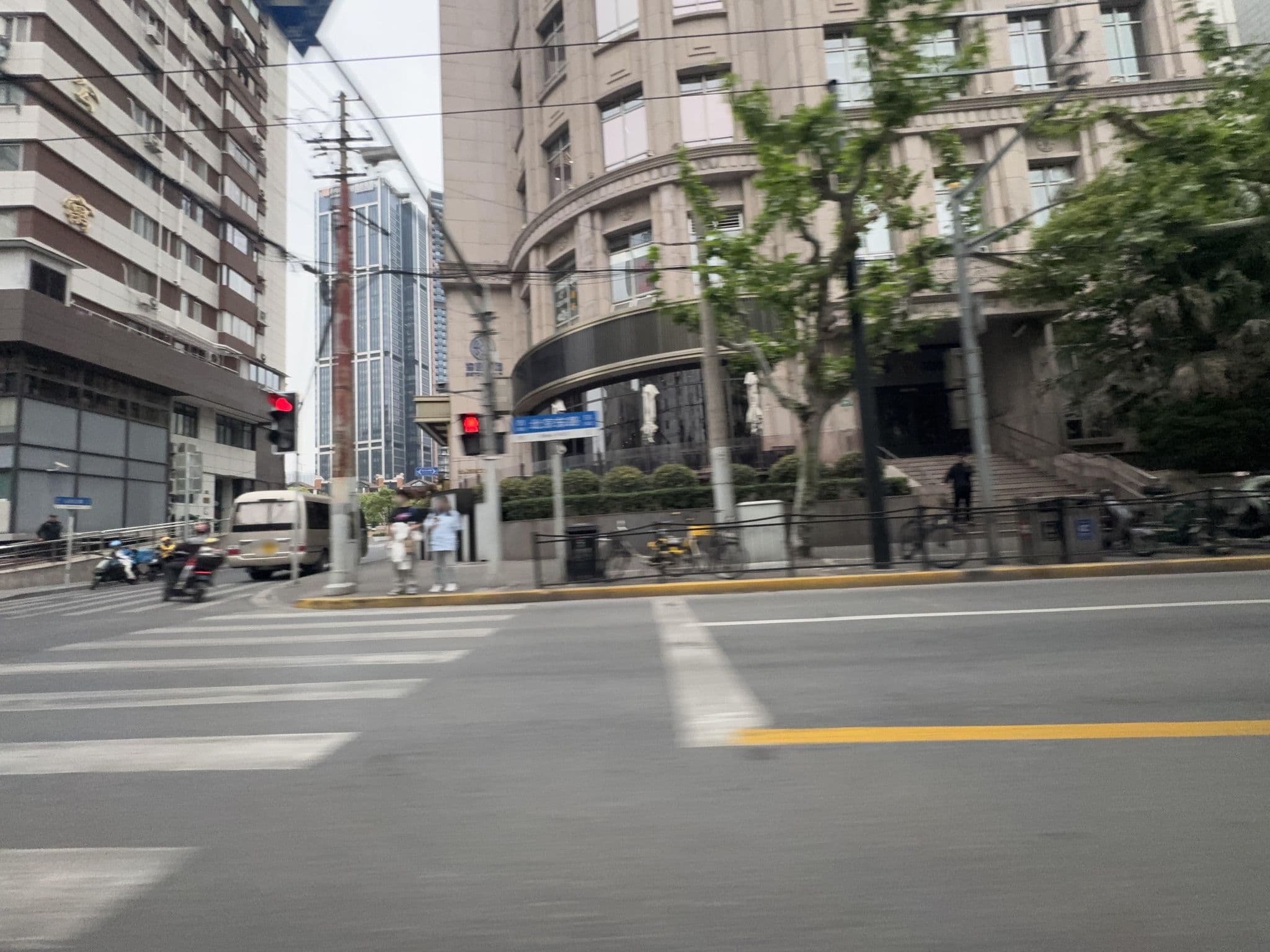 Street view near The Bund Puyan Hotel, Huangpu — © filipb (CC BY-SA · Mapillary)