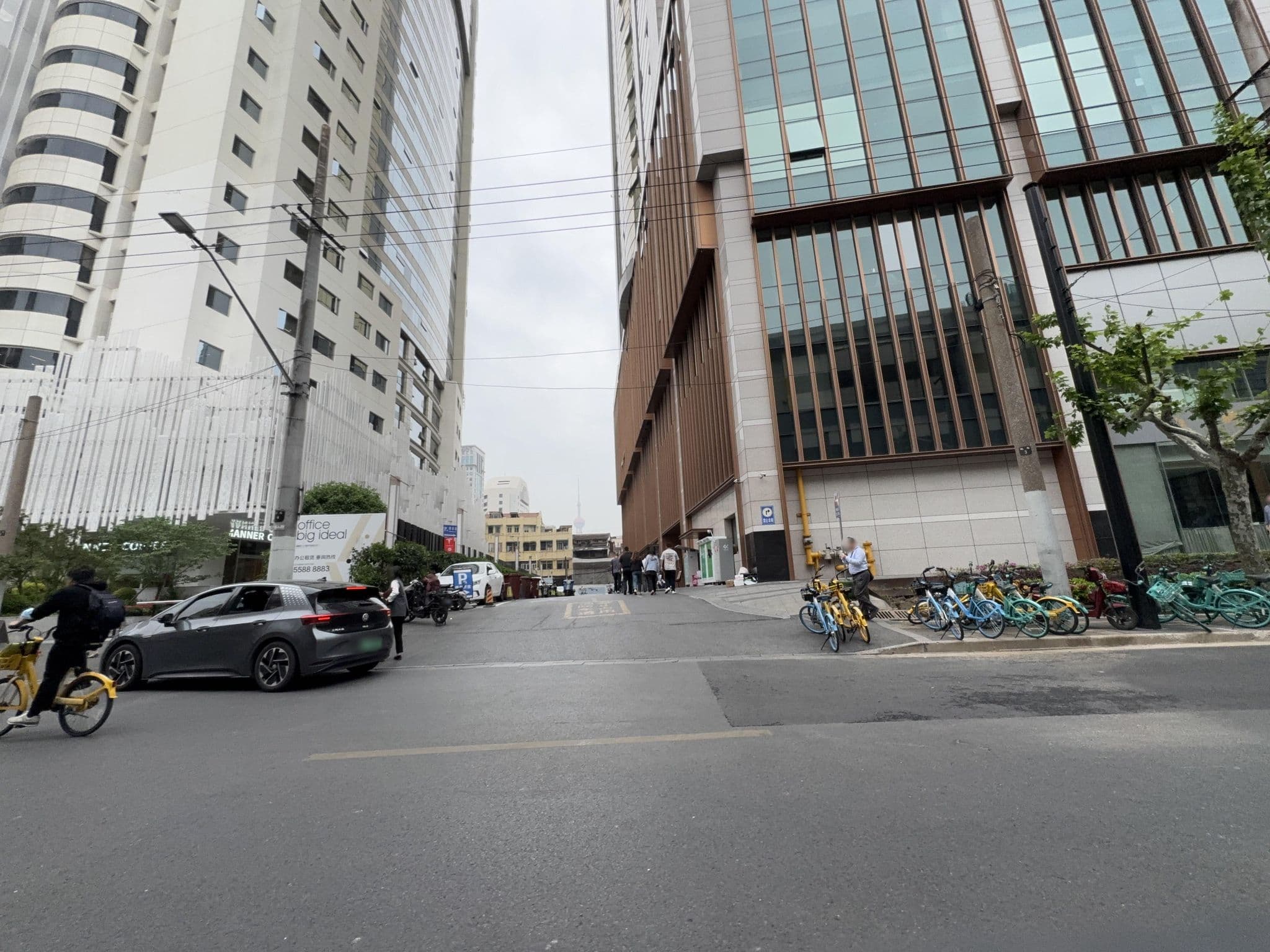 Street view near Shanghai Nanxinya Crowne Plaza, Huangpu — © filipb (CC BY-SA · Mapillary)