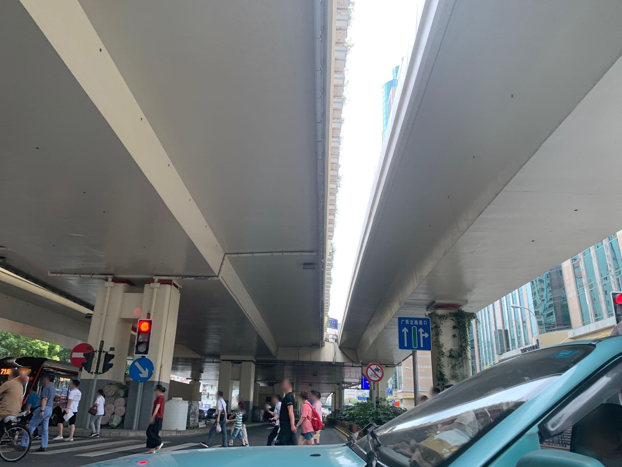 Street view near 汉庭快捷酒店（人民广场店）, Huangpu — © pLyMiEwGpWDLryMacQzo (CC BY-SA · Mapillary)