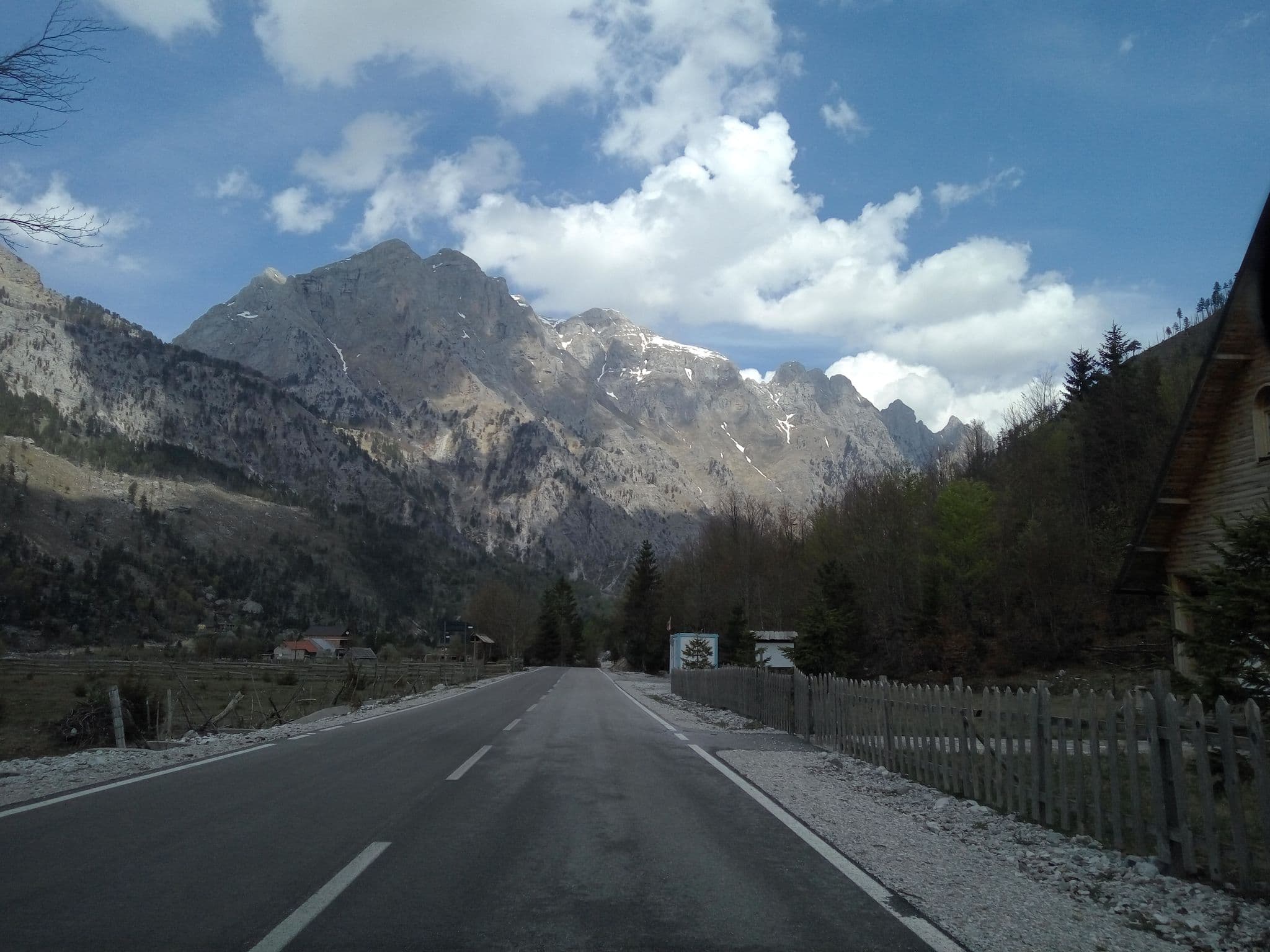 Street view near Ekonomike Mbeshtetese, Bajram Curri