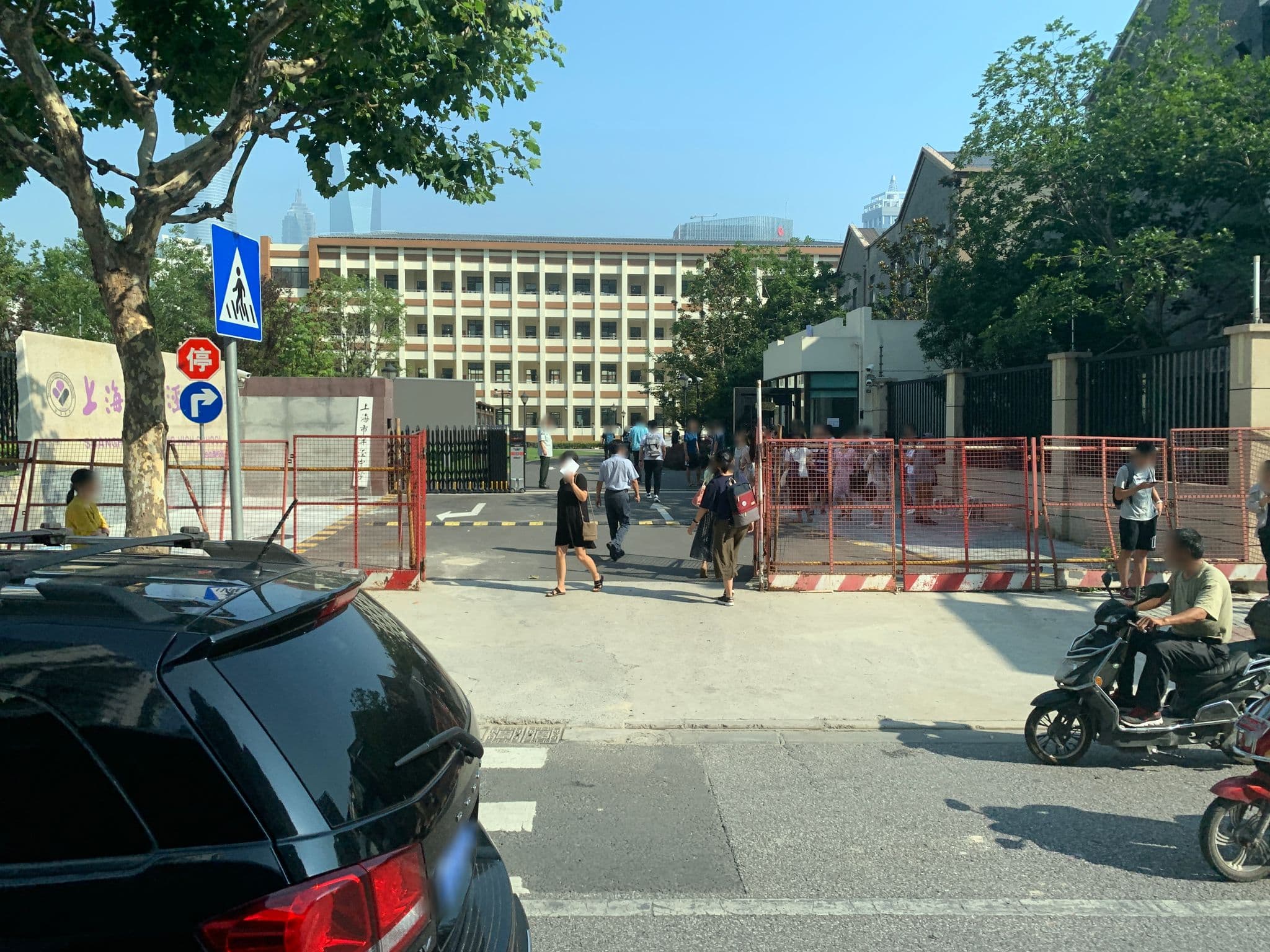 Street view near 上海途家斯维登度假公寓, Pudong — © pLyMiEwGpWDLryMacQzo (CC BY-SA · Mapillary)