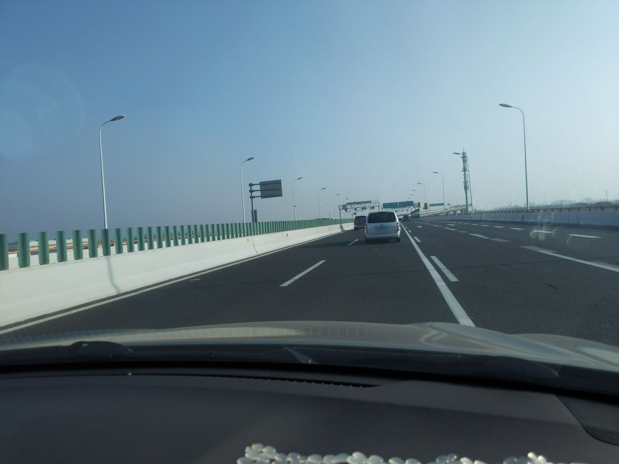 Street view near Shanghai Southern Airlines Pearl Hotel, Jinqiao — © artoria2e5 (CC BY-SA · Mapillary)