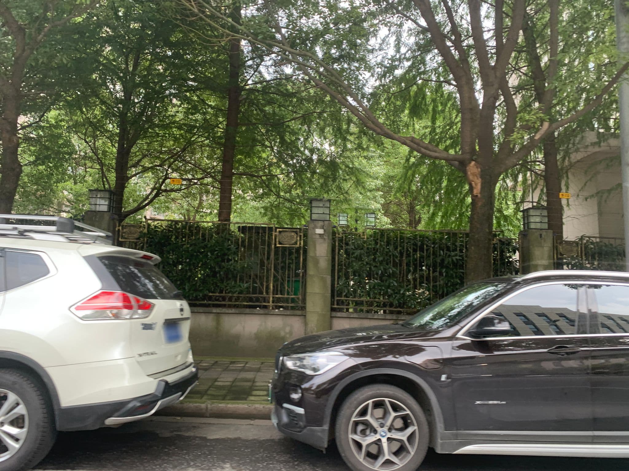 Street view near 上海优乐家自助服务公寓, Pudong — © pLyMiEwGpWDLryMacQzo (CC BY-SA · Mapillary)