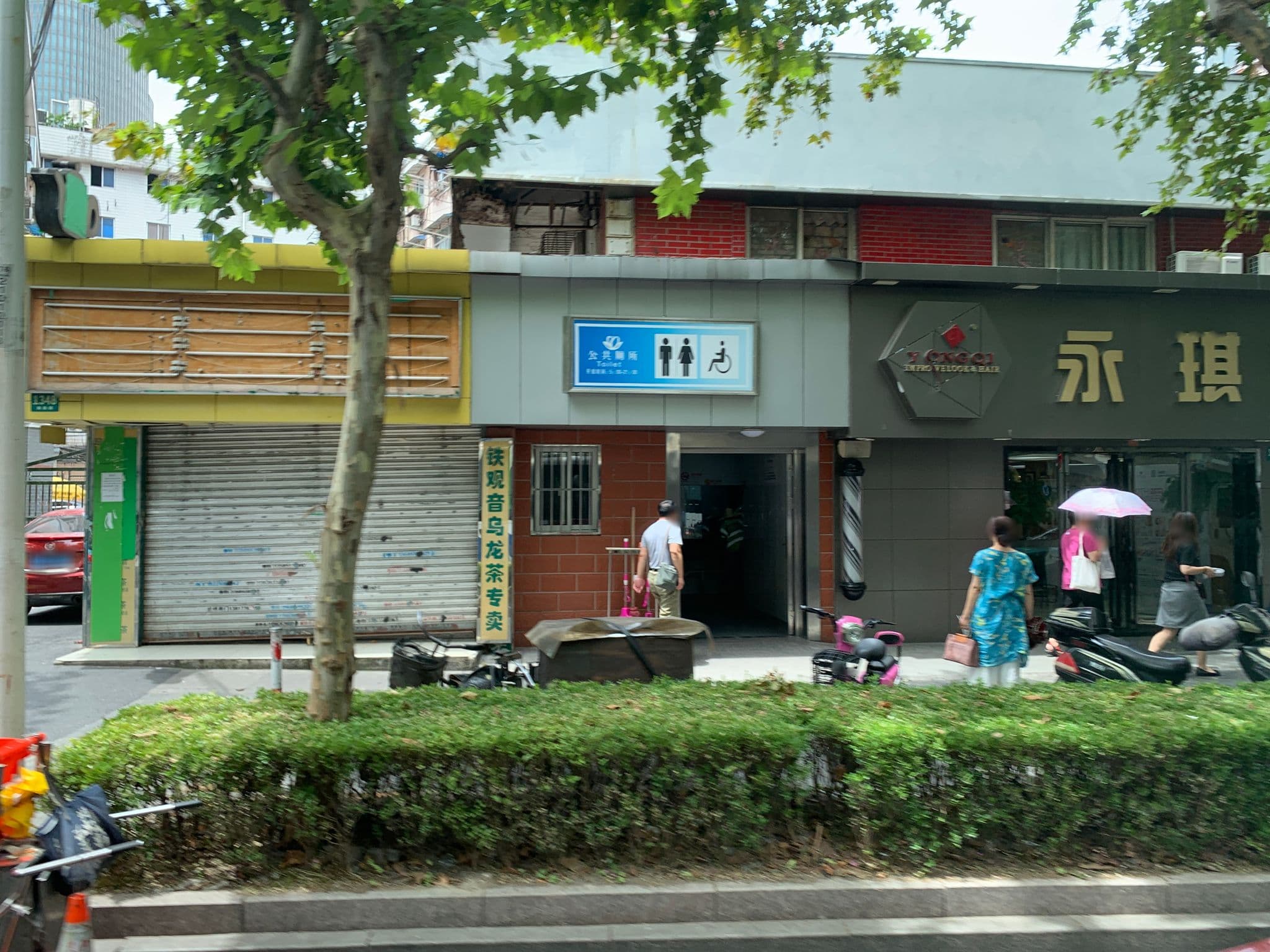 Street view near 景廷客房, Pudong — © pLyMiEwGpWDLryMacQzo (CC BY-SA · Mapillary)