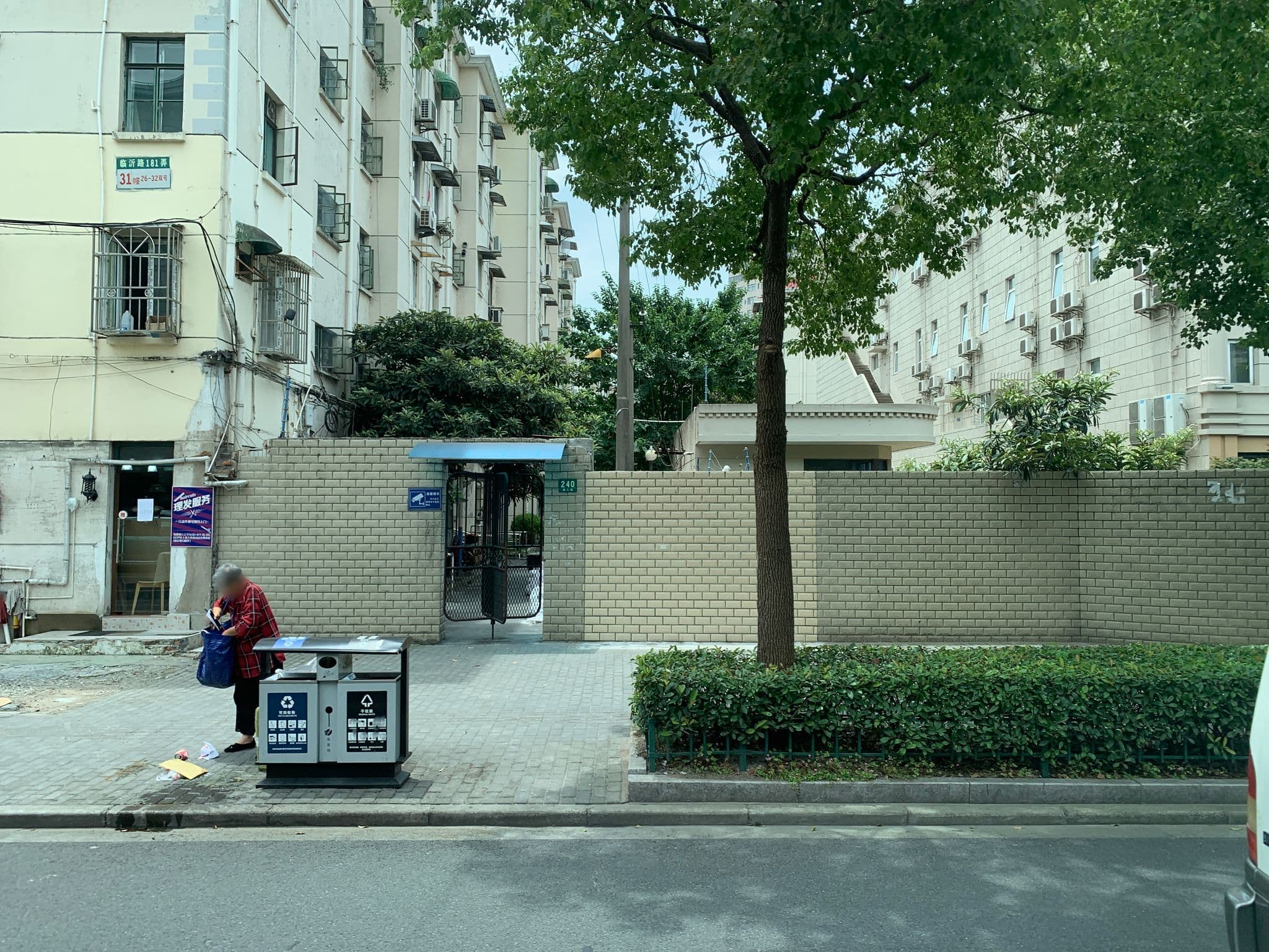 Street view near 上海培红快捷旅馆, Pudong — © pLyMiEwGpWDLryMacQzo (CC BY-SA · Mapillary)