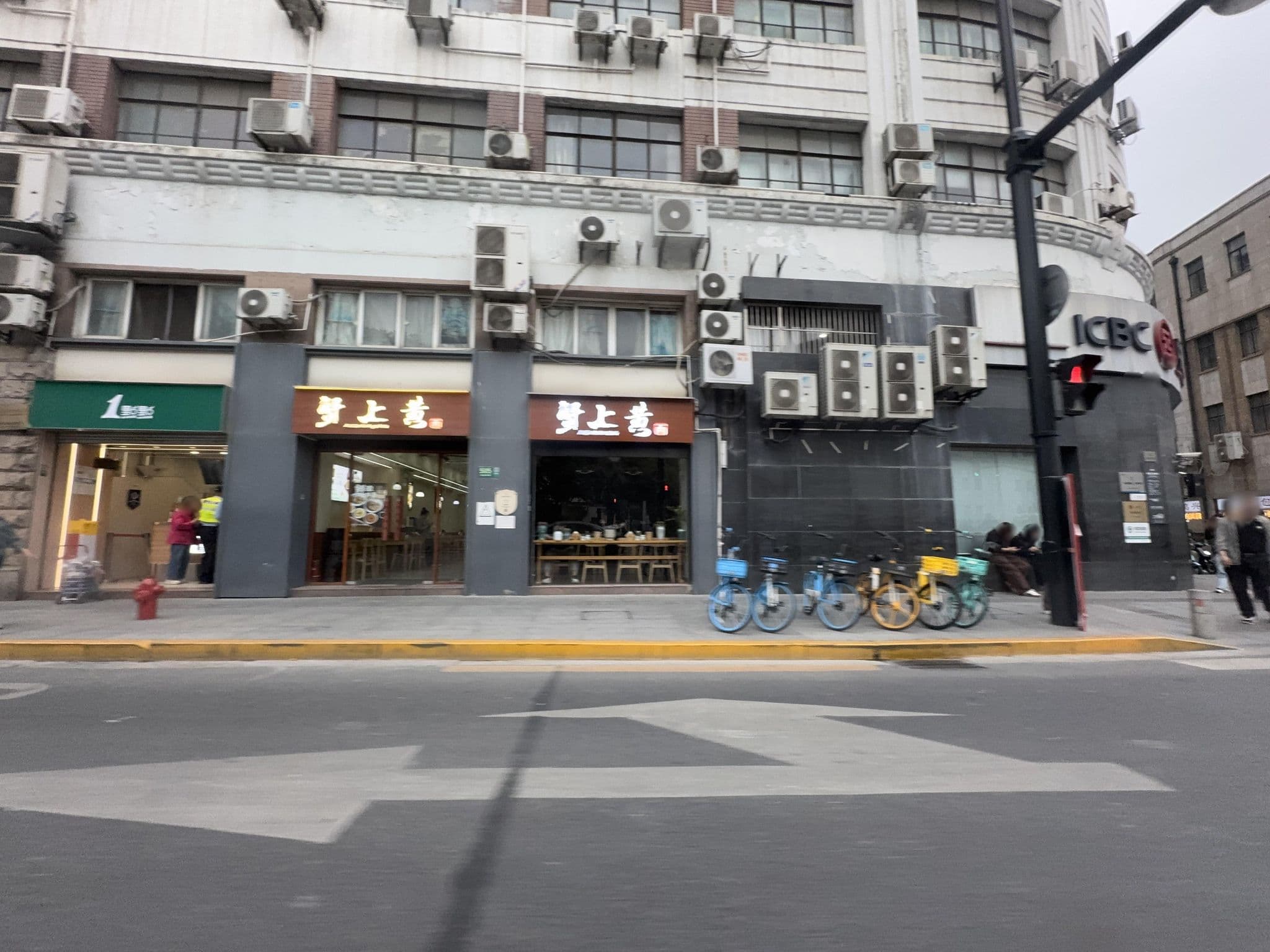 Street view near 汉庭快捷酒店南京东路店, Huangpu — © filipb (CC BY-SA · Mapillary)