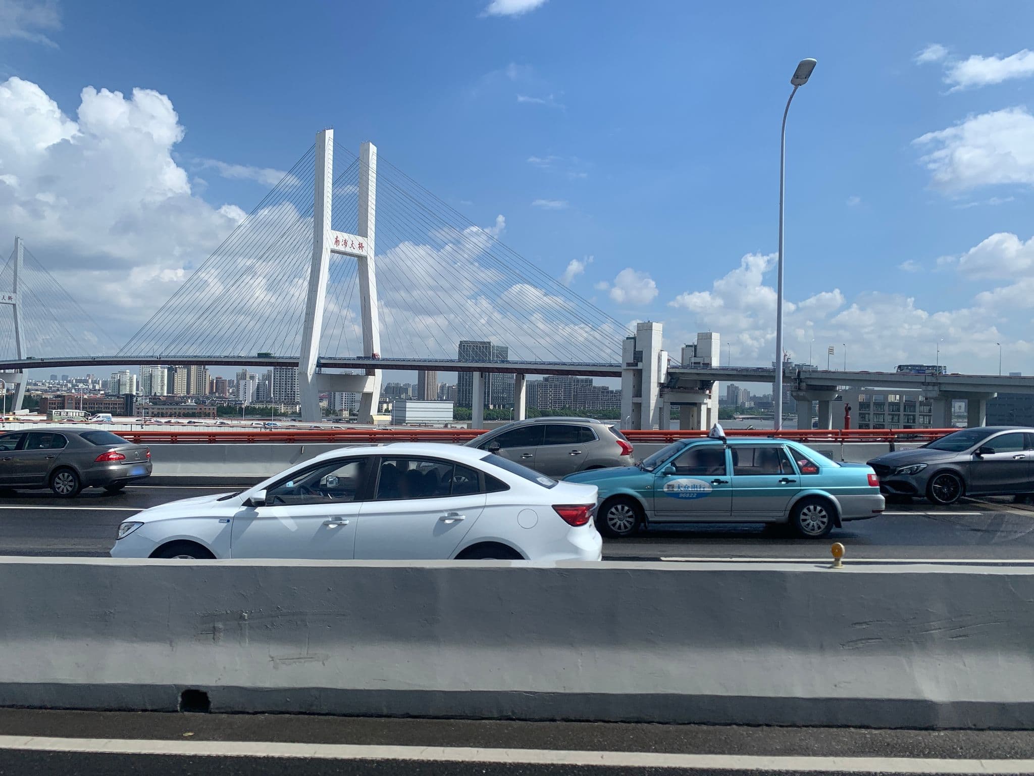 Street view near Chinas Best Value Inn South Bund Shanghai, Pudong — © pLyMiEwGpWDLryMacQzo (CC BY-SA · Mapillary)