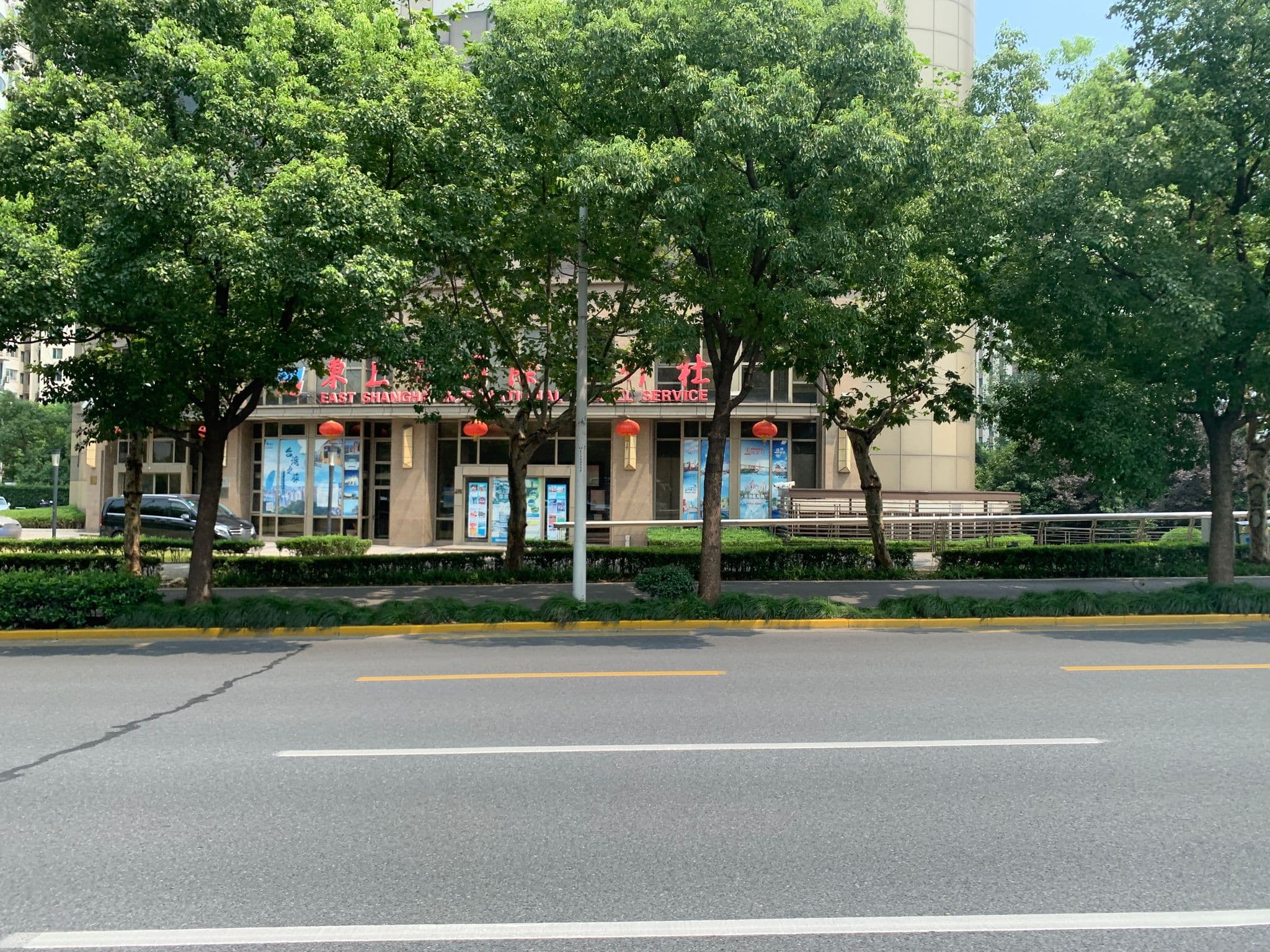 Street view near Pudong Hotel, Pudong — © pLyMiEwGpWDLryMacQzo (CC BY-SA · Mapillary)