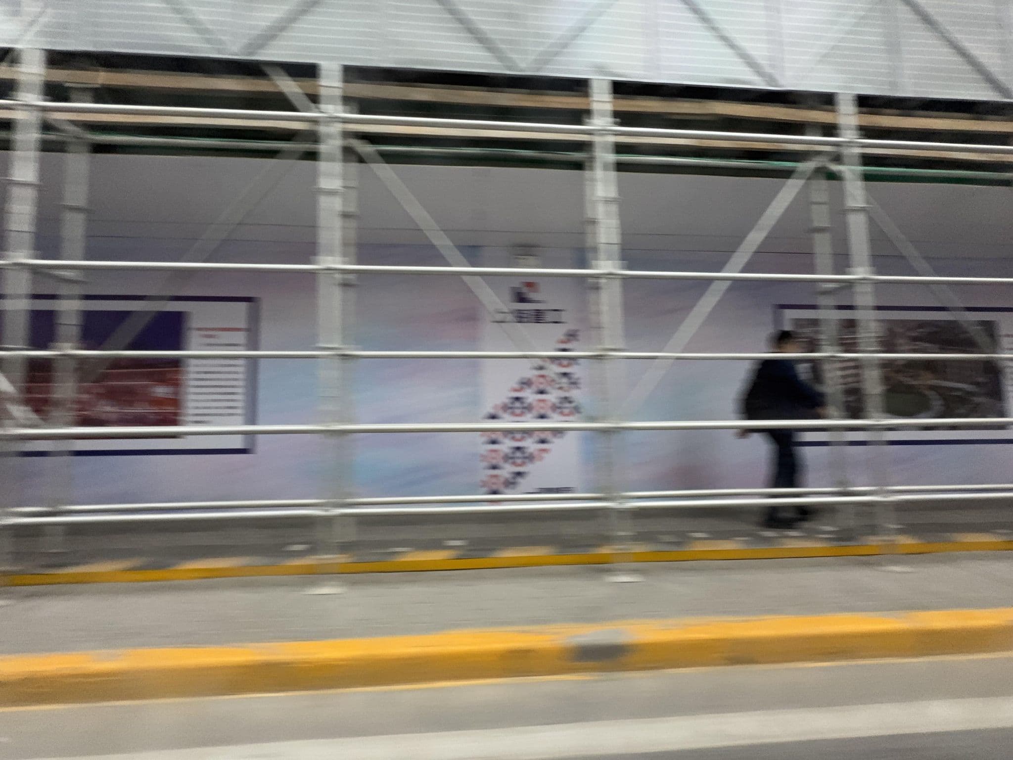 Street view near Manhattan Jinling Business Hotel (曼哈顿商务酒店), Huangpu — © filipb (CC BY-SA · Mapillary)