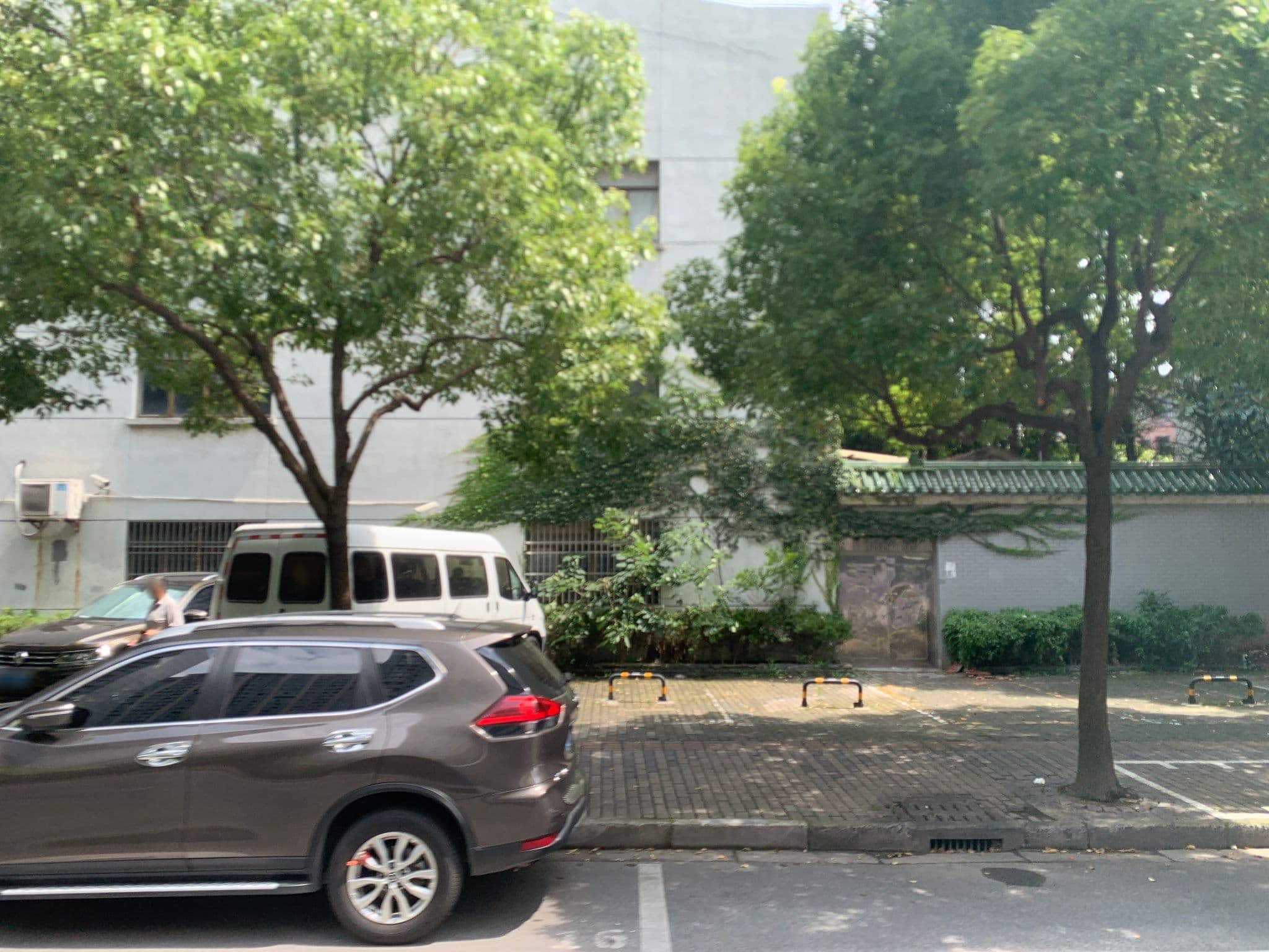 Street view near 上海陆家嘴东方明珠亚朵s酒店, Yangpu — © pLyMiEwGpWDLryMacQzo (CC BY-SA · Mapillary)