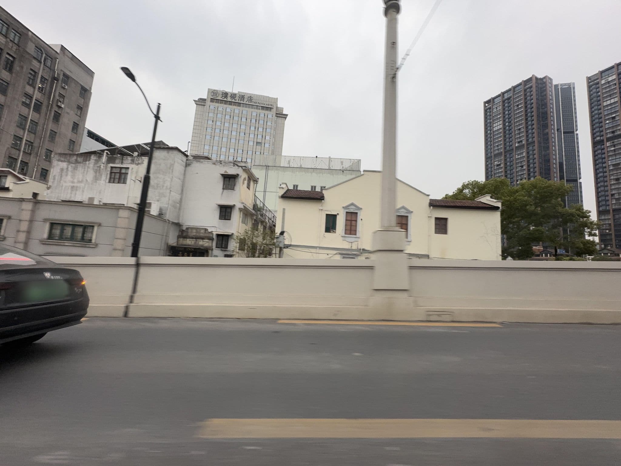 Street view near 凱恩賓館, Huangpu — © filipb (CC BY-SA · Mapillary)