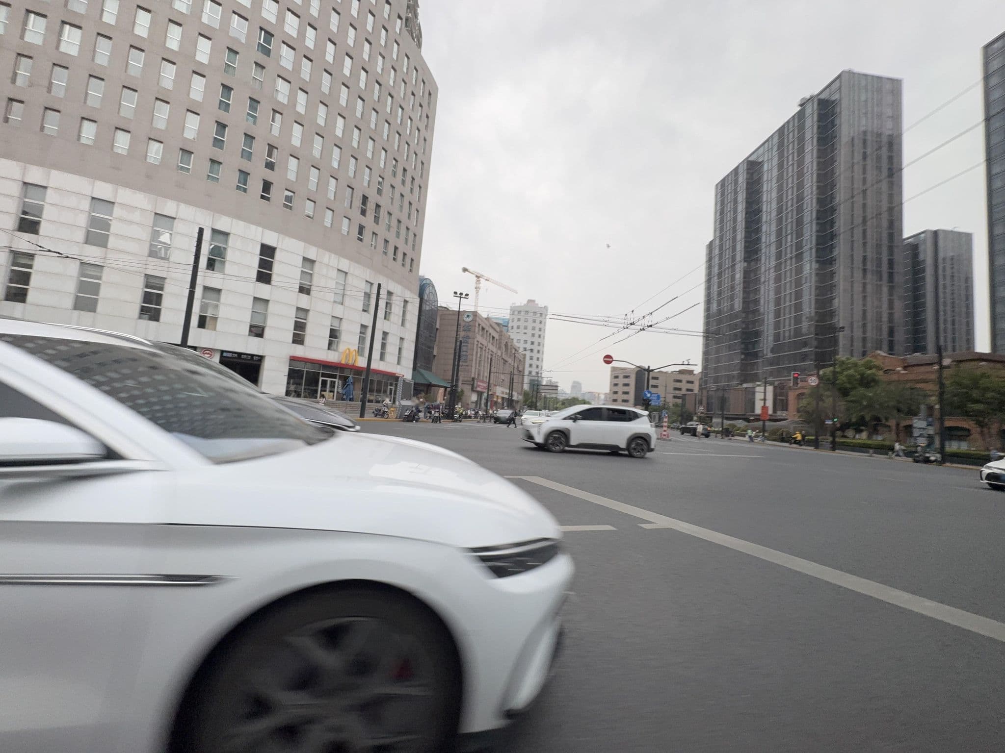 Street view near Graceland International Hotel | 上海格澜国际大酒店, Huangpu — © filipb (CC BY-SA · Mapillary)
