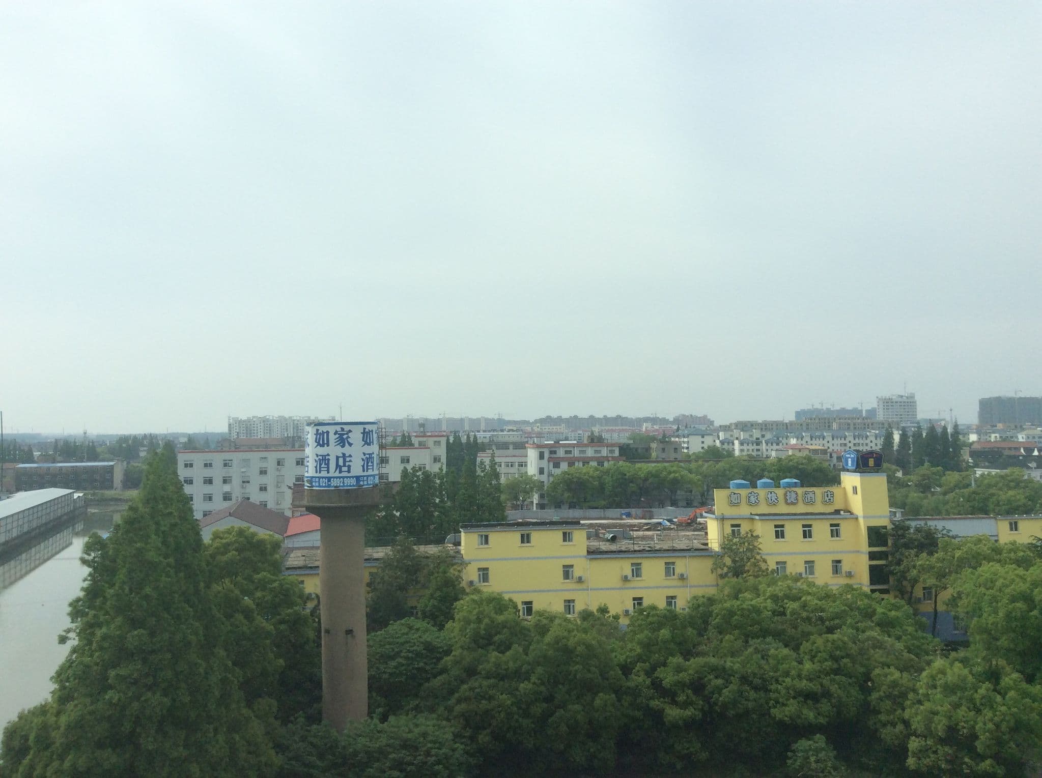 Street view near 如家快捷酒店, Jinqiao — © mcdlee (CC BY-SA · Mapillary)