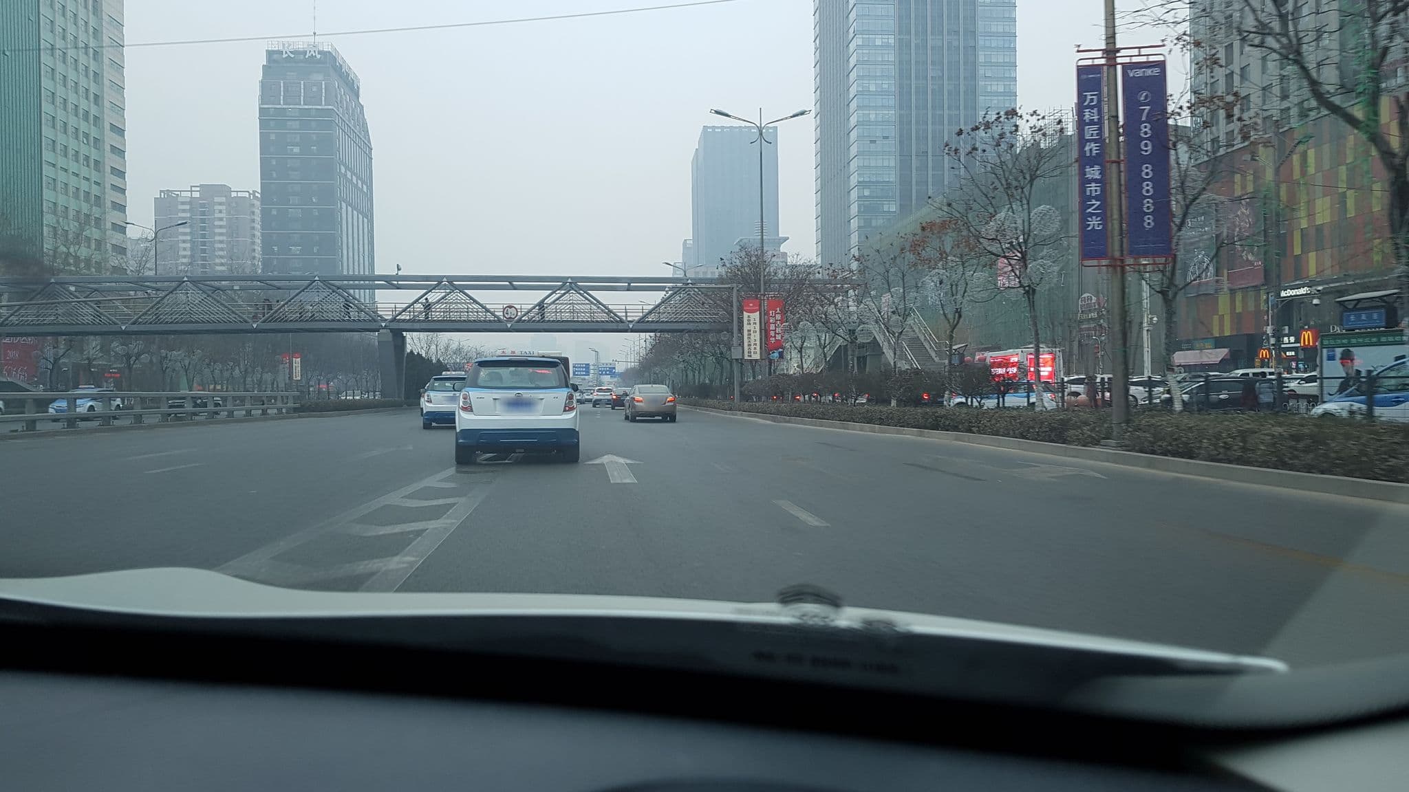 Street view near 凱賓斯基酒店, Taiyuan — © zxmon21 (CC BY-SA · Mapillary)