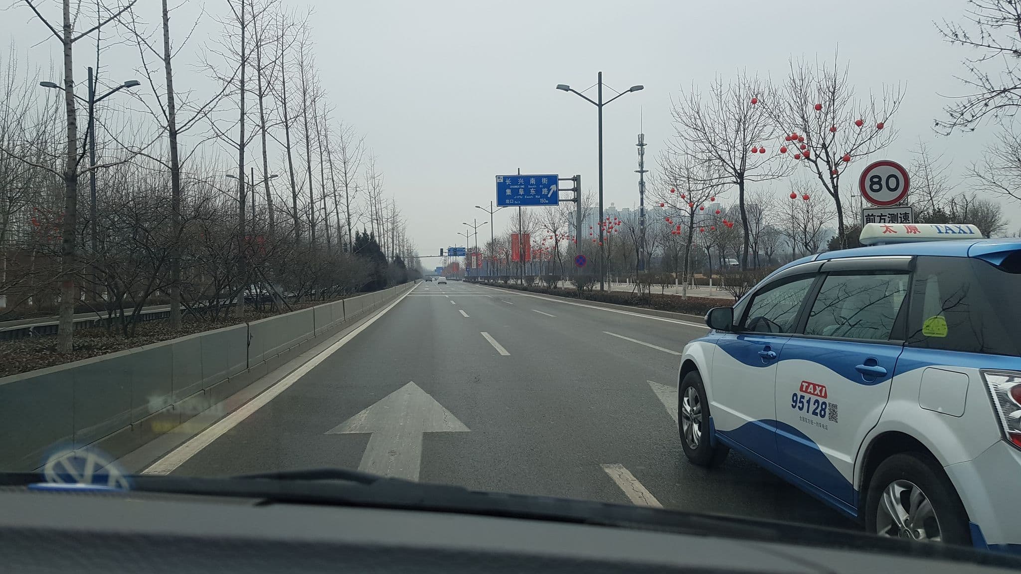 Street view near 太原Swan丝温公寓, Taiyuan — © zxmon21 (CC BY-SA · Mapillary)