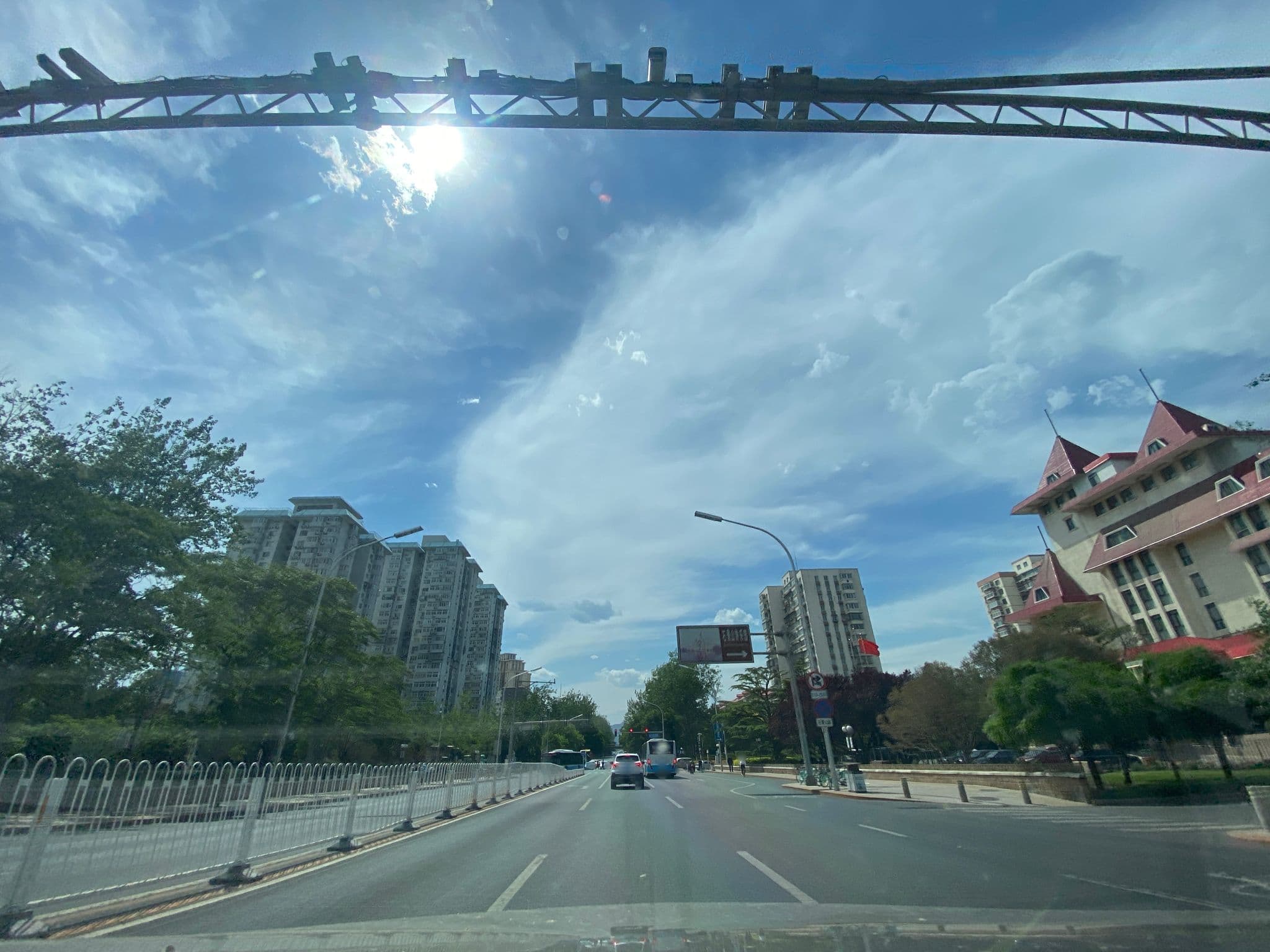 Street view near 太陽島賓館, Mentougou — © adirricor (CC BY-SA · Mapillary)