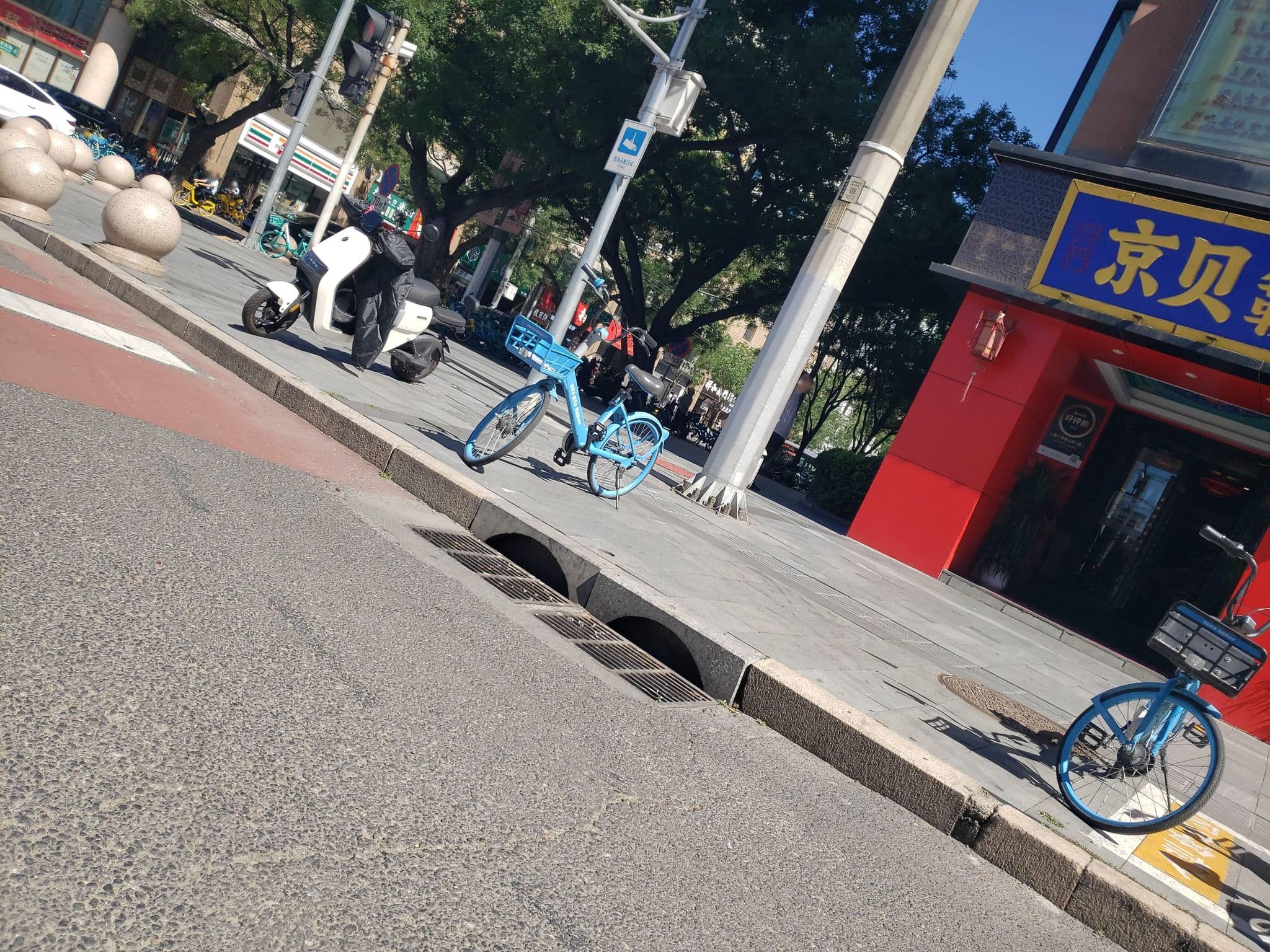 Street view near Crowne Plaza Beijing Wangfujing, Beijing — © mapfool (CC BY-SA · Mapillary)