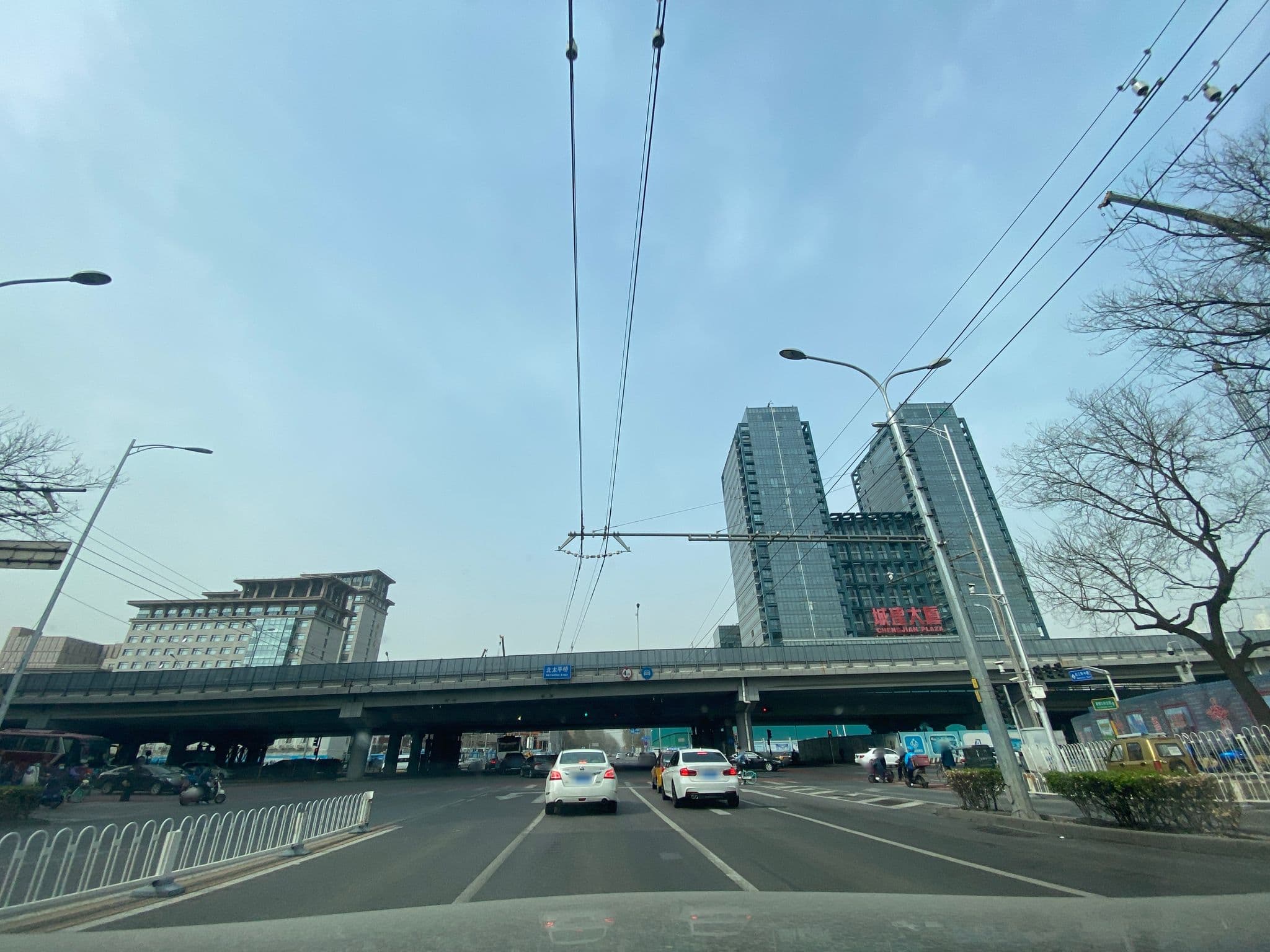 Street view near 远望楼宾馆 Yuan Wang Lou Hotel, Beijing — © adirricor (CC BY-SA · Mapillary)