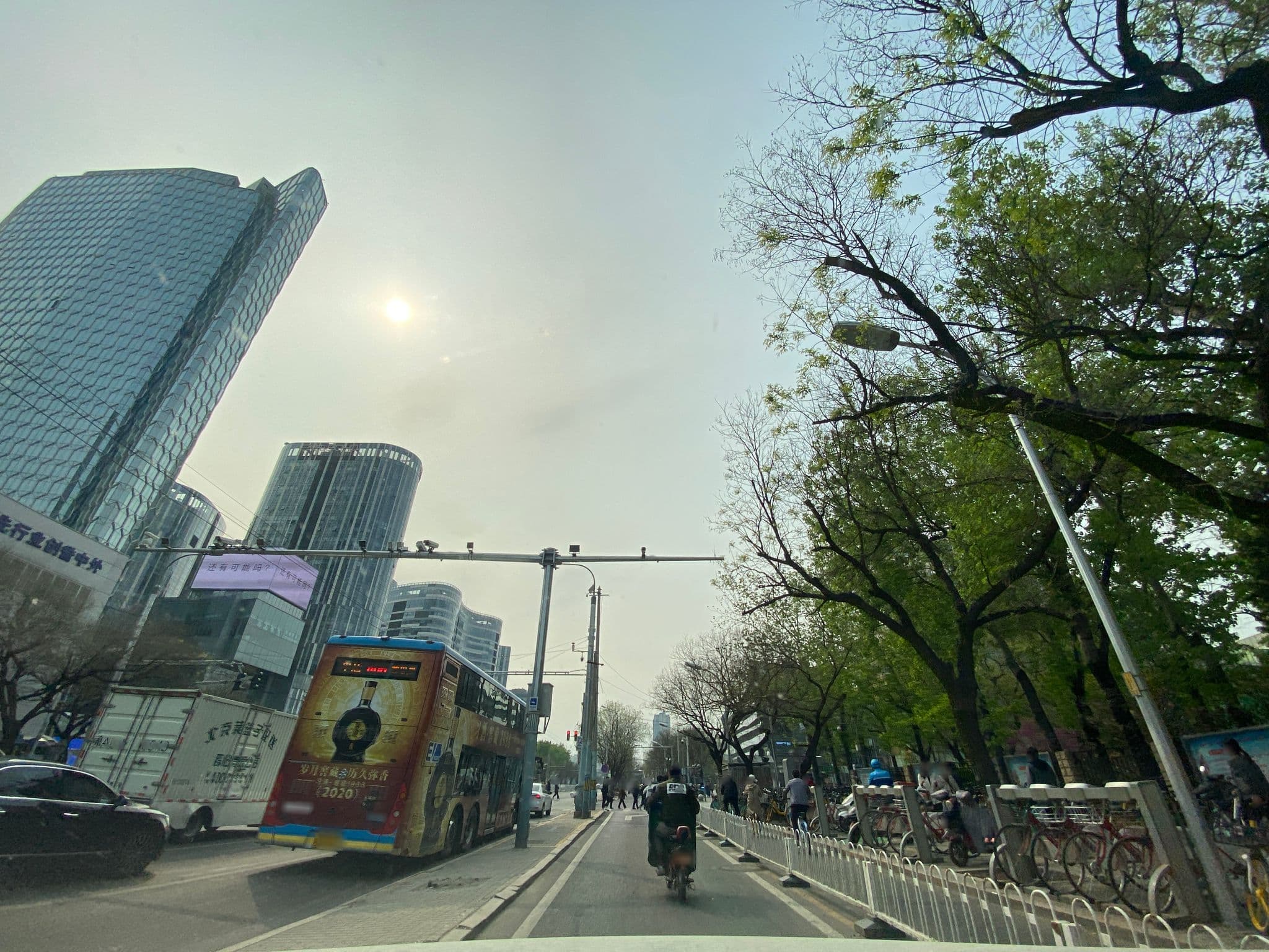 Street view near Howard Johnson Hotel, Beijing — © adirricor (CC BY-SA · Mapillary)