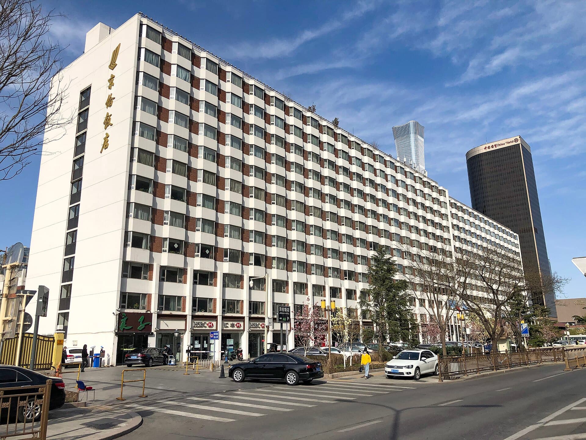 京伦饭店 Jinglun Hotel (via Wikimedia Commons, CC BY-SA 4.0)