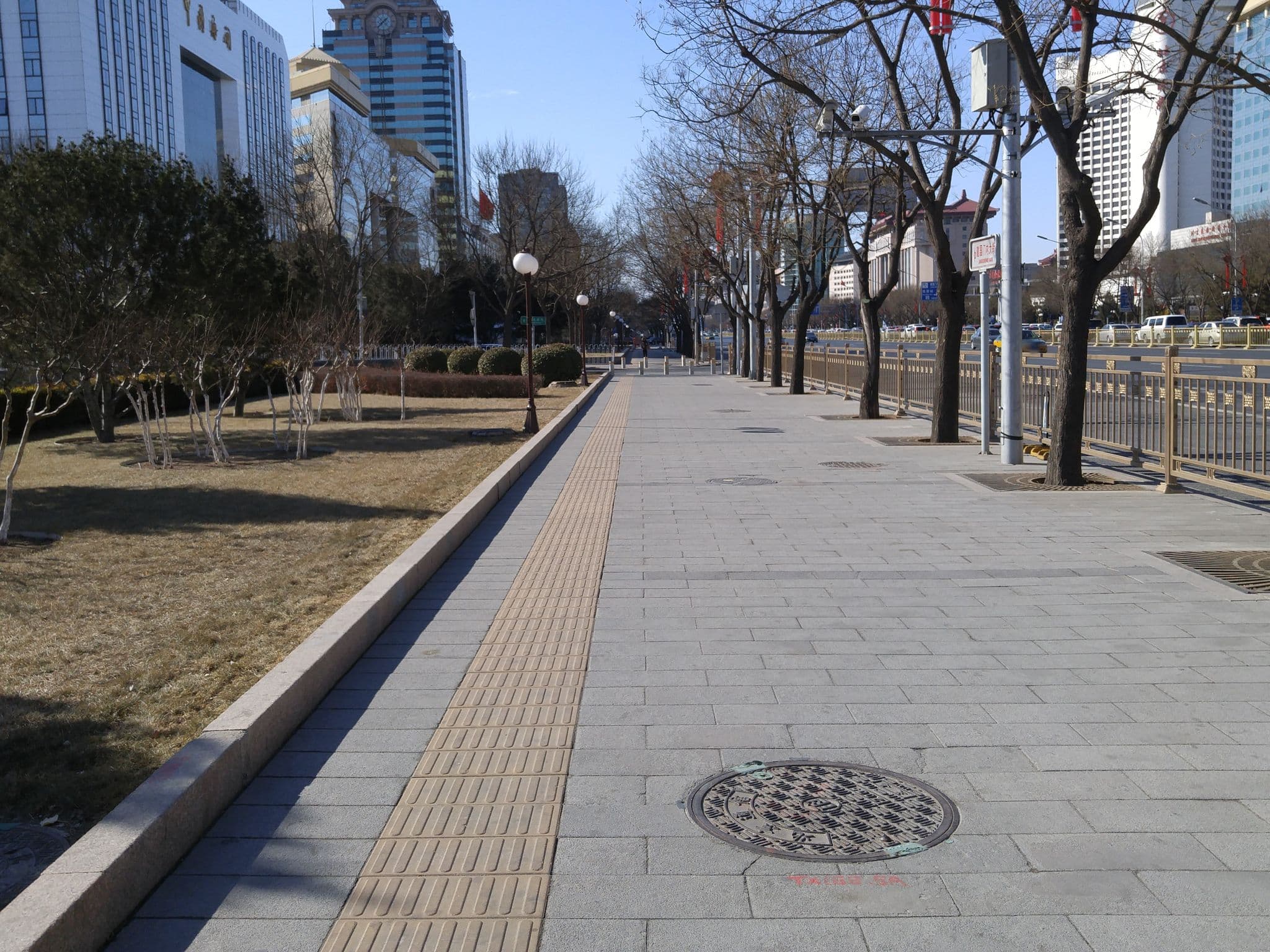 Street view near Gloria Plaza Hotel Beijing, Beijing — © eneerhut (CC BY-SA · Mapillary)