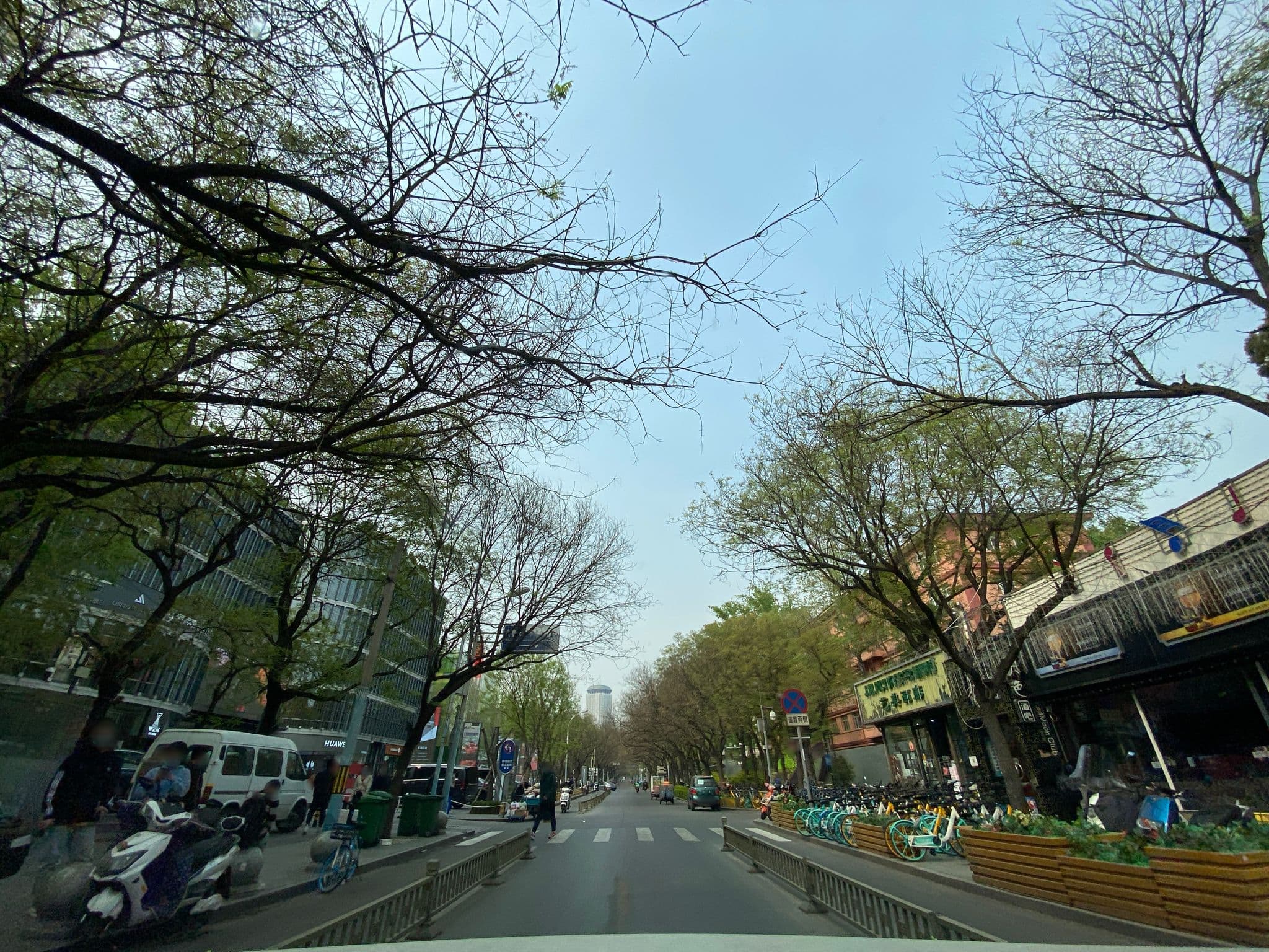 Street view near 北京优选世茂工三服务公寓, Beijing — © adirricor (CC BY-SA · Mapillary)
