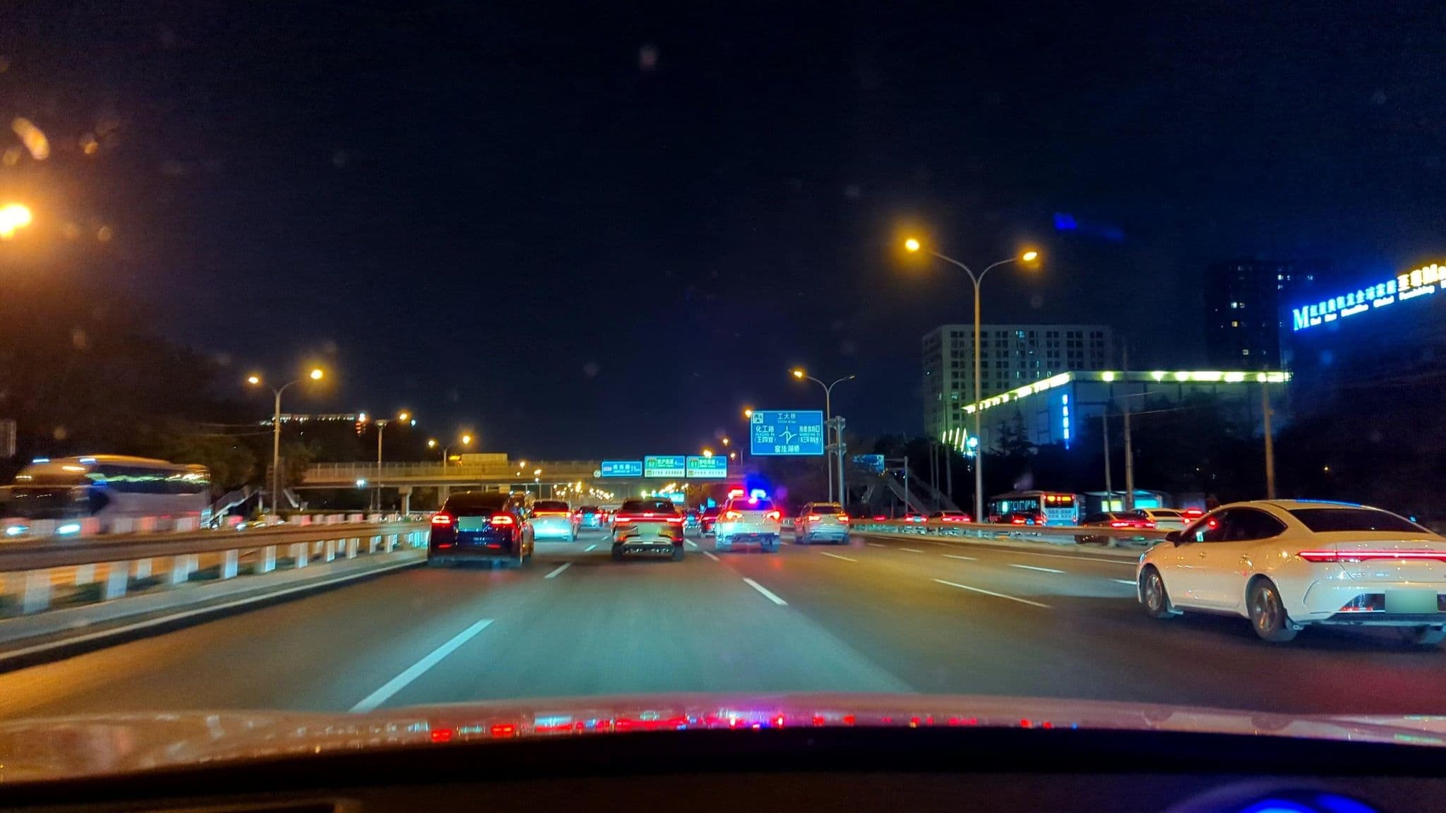 Street view near Di Jiao Ting International Hotel, Beijing — © Linlin9 (CC BY-SA · Mapillary)