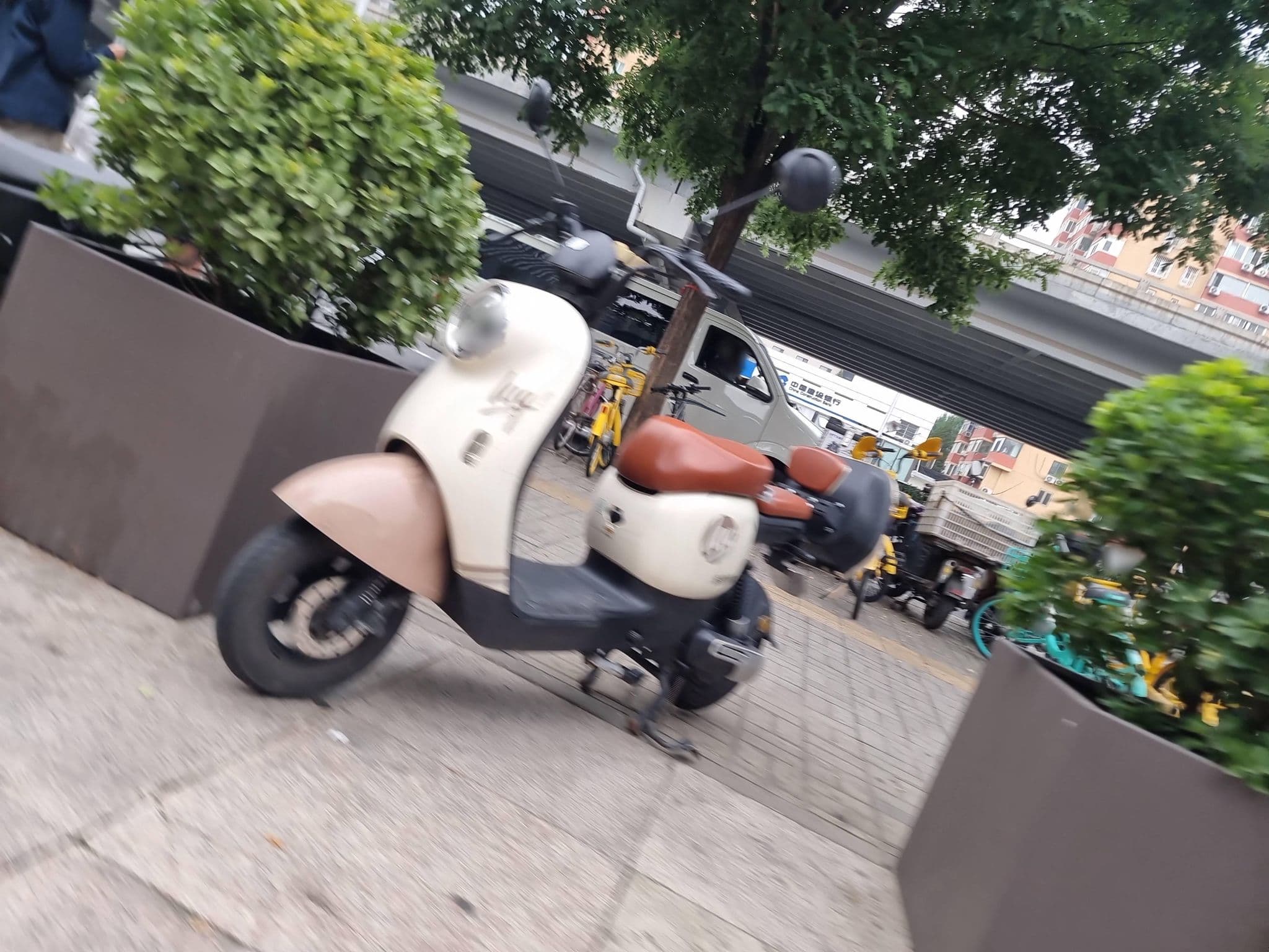Street view near 七天连锁酒店 7 Days Inn (北京东直门店）, Beijing — © mapfool (CC BY-SA · Mapillary)