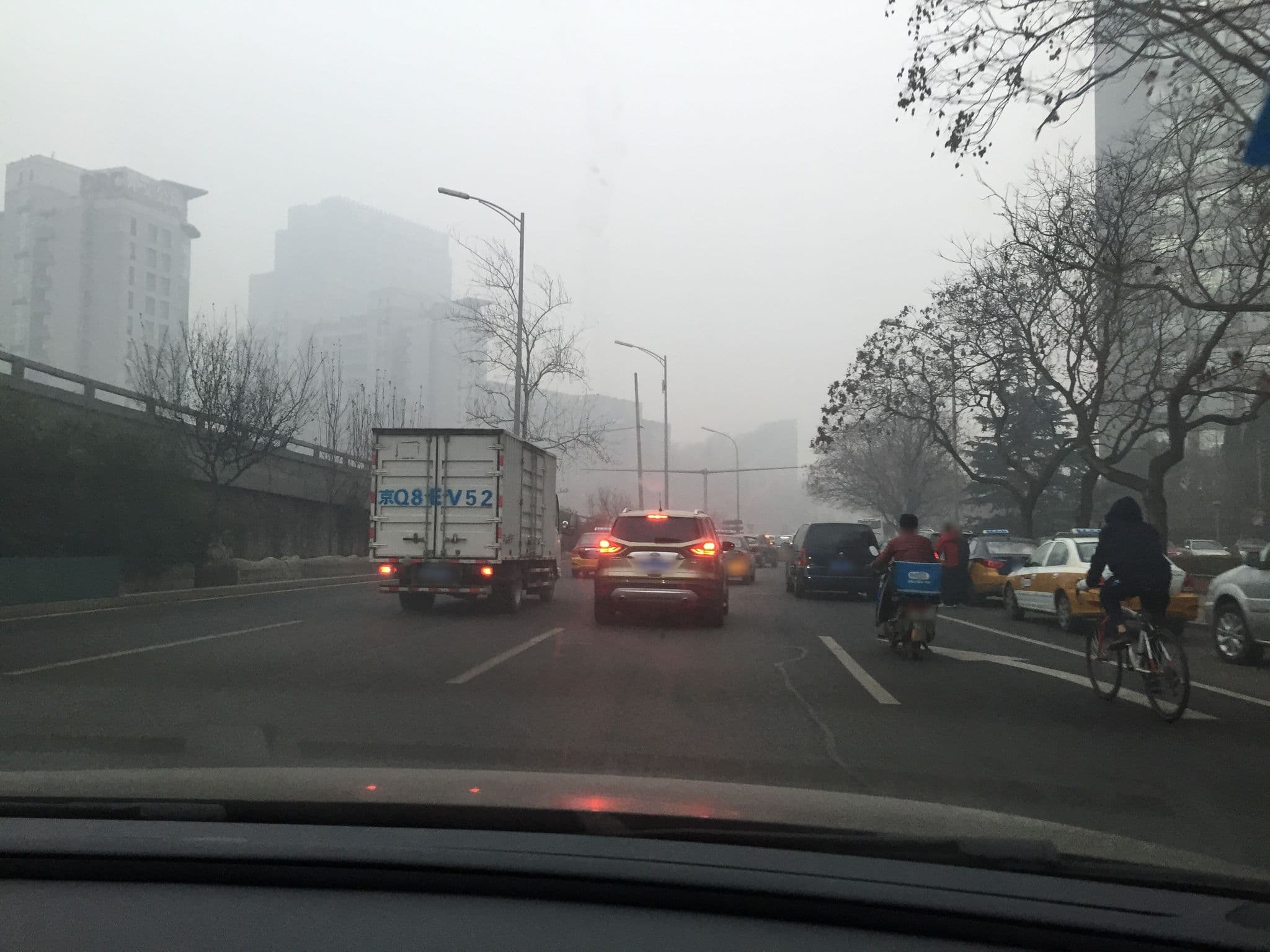 Street view near 汉庭酒店 · 燕莎新源里店, Beijing — © lxbarth (CC BY-SA · Mapillary)