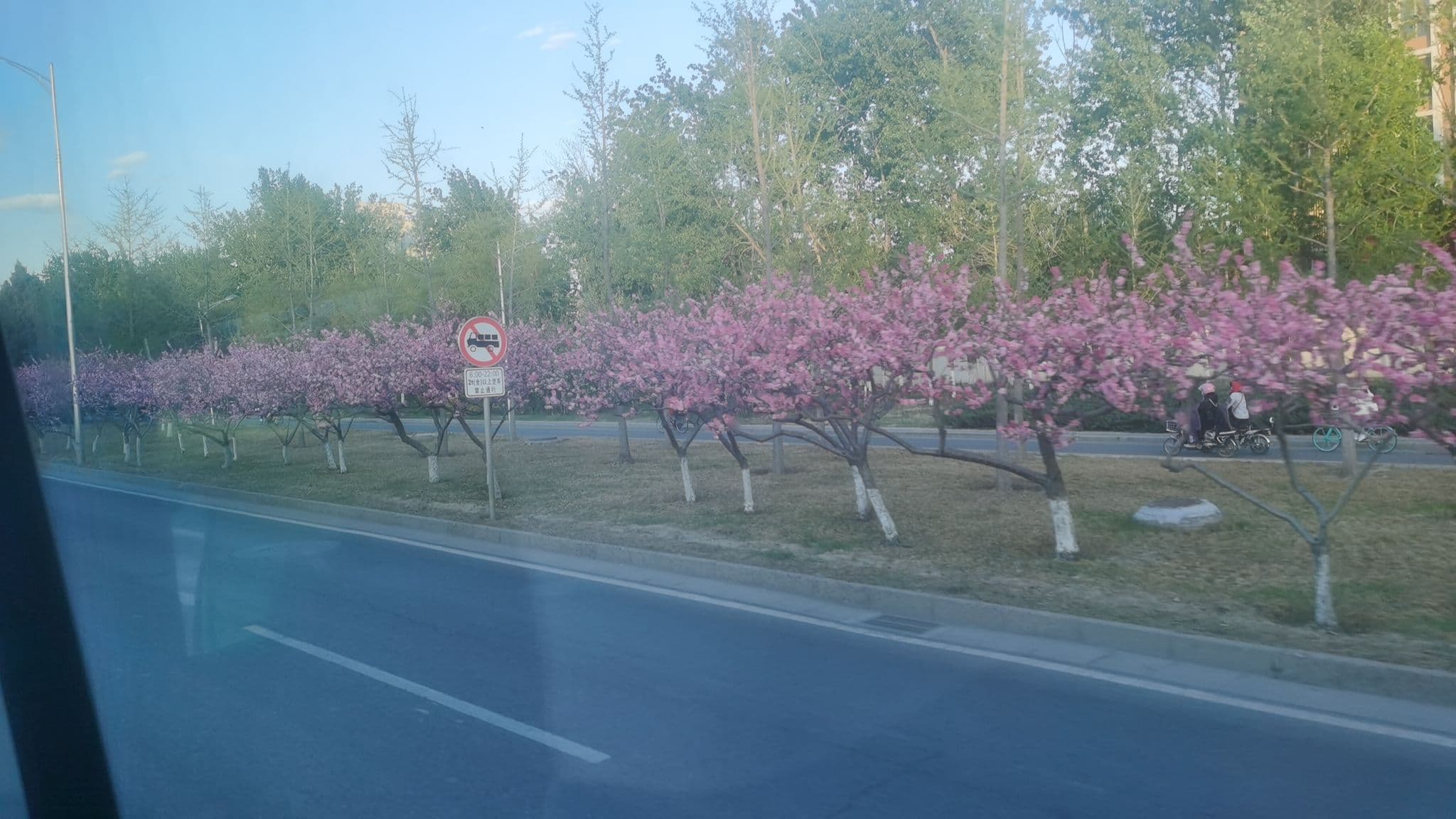 Street view near 汉庭酒店, Changping — © jabgher (CC BY-SA · Mapillary)
