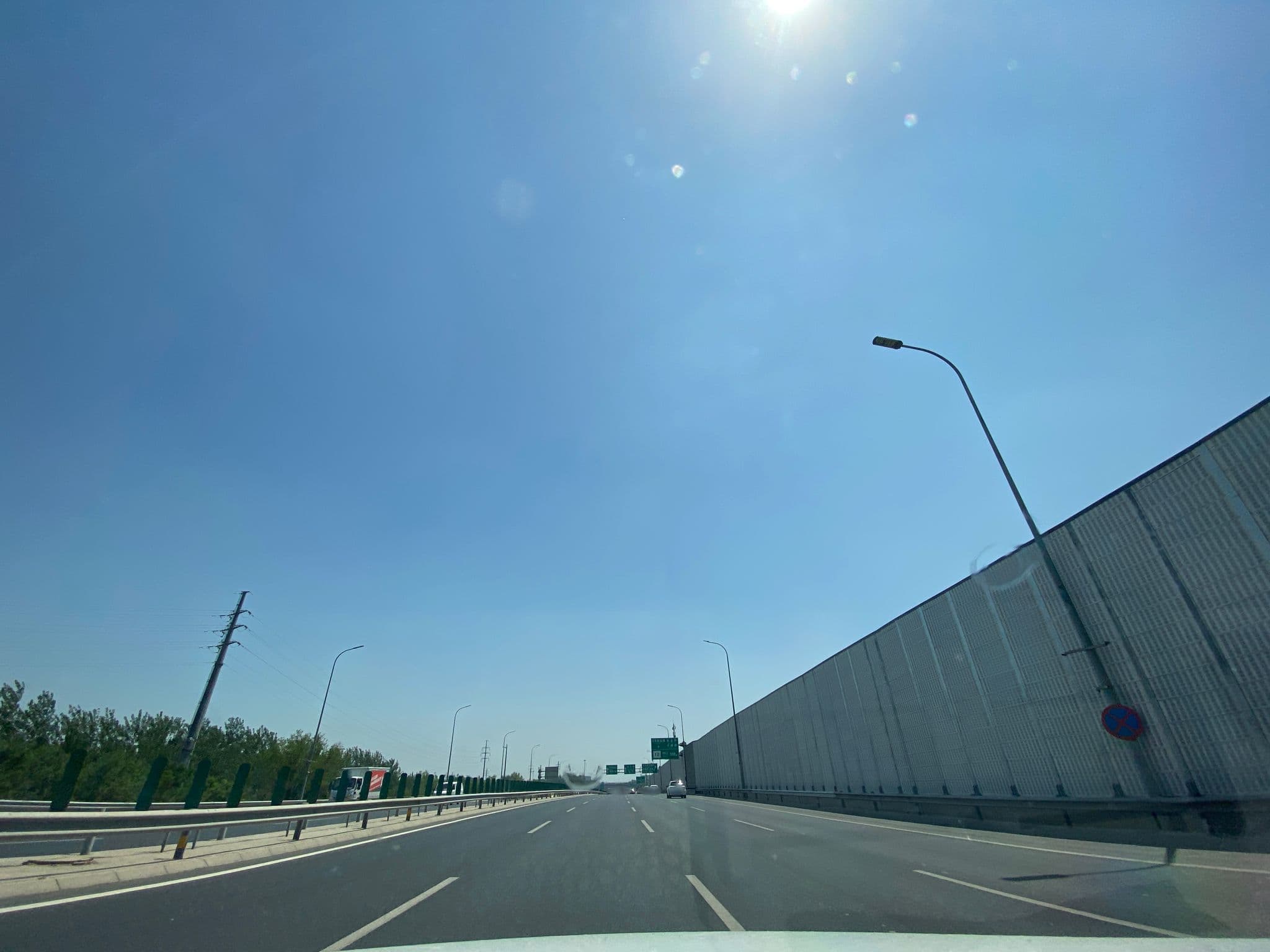 Street view near Green Park Hotel Beijing, Shunyi — © adirricor (CC BY-SA · Mapillary)