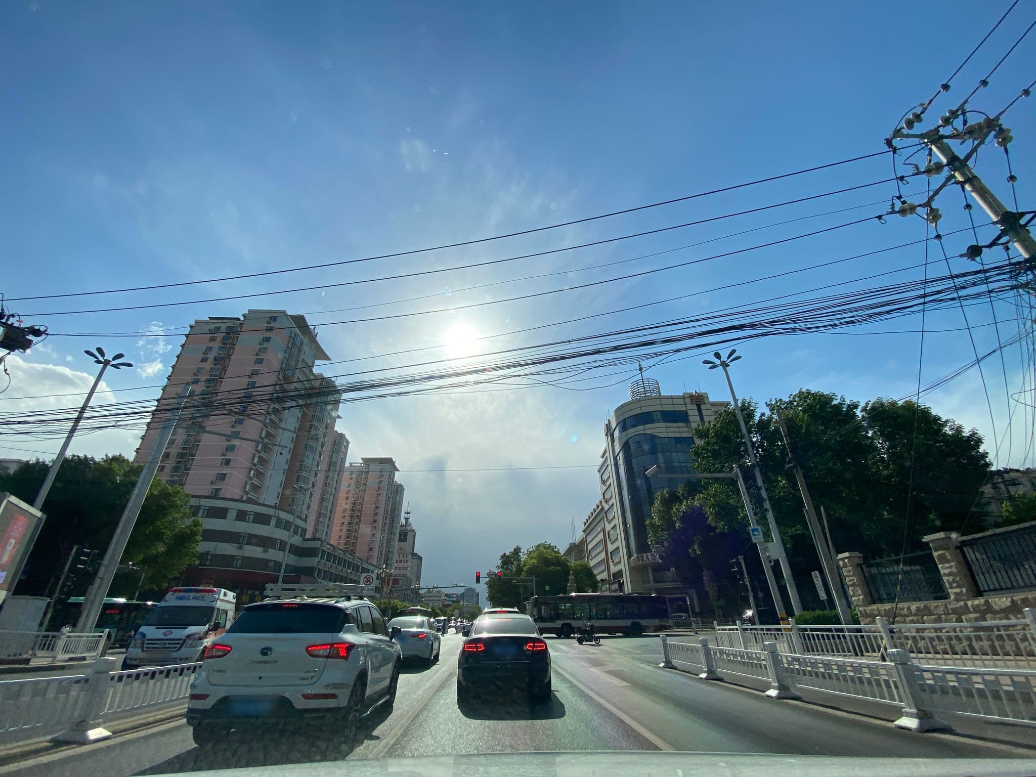 Street view near 北京都市花雨酒店, Changping — © adirricor (CC BY-SA · Mapillary)