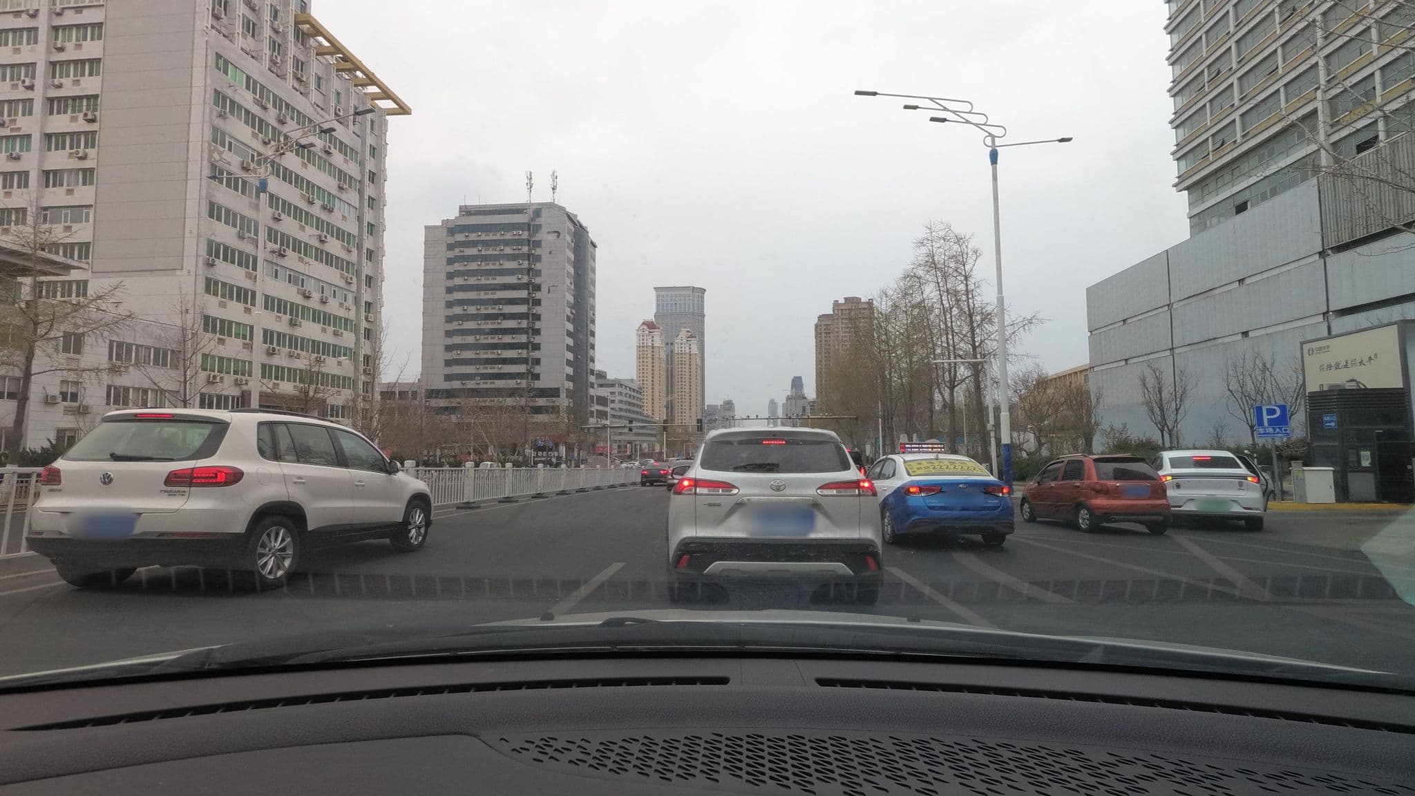 Street view near Dong Yuan Business Hotel Yantai, Yantai — © recklessxpy (CC BY-SA · Mapillary)
