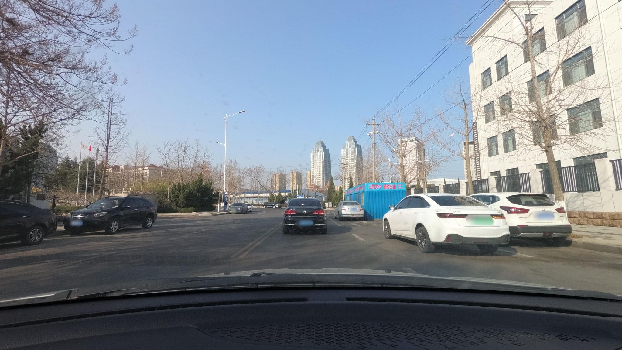 Street view near Phoenix Garden Hotel Yantai, Yantai — © recklessxpy (CC BY-SA · Mapillary)