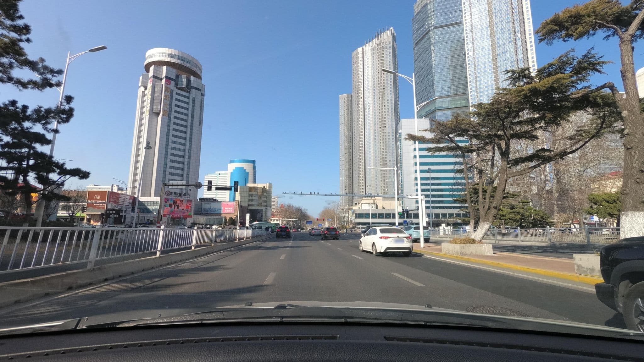 Street view near Shandong Machinery Hotel, Yantai — © recklessxpy (CC BY-SA · Mapillary)