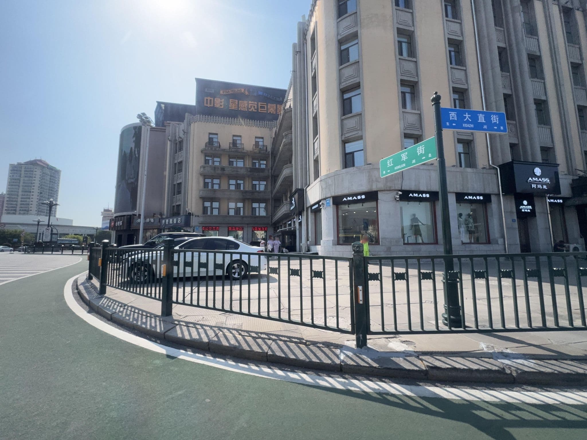 Street view near 哈尔滨国际饭店, Harbin — © filipb (CC BY-SA · Mapillary)