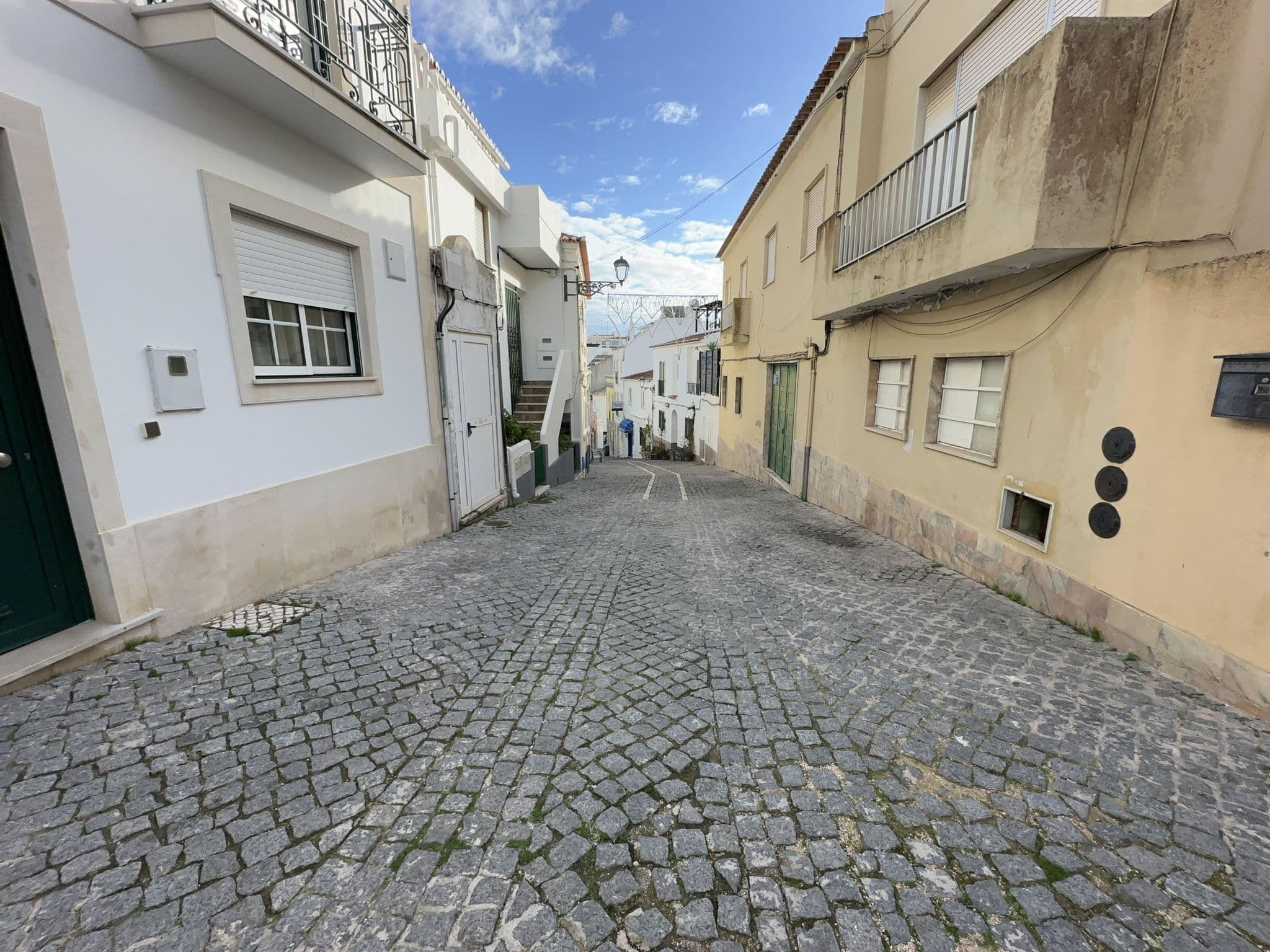 Street view near Lagosmar, Lagos — © varun959 (CC BY-SA · Mapillary)