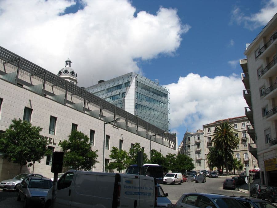 Street view near Hotel Eurostars Lisboa Parque, Lisbon — © barragon (CC BY-SA · Mapillary)