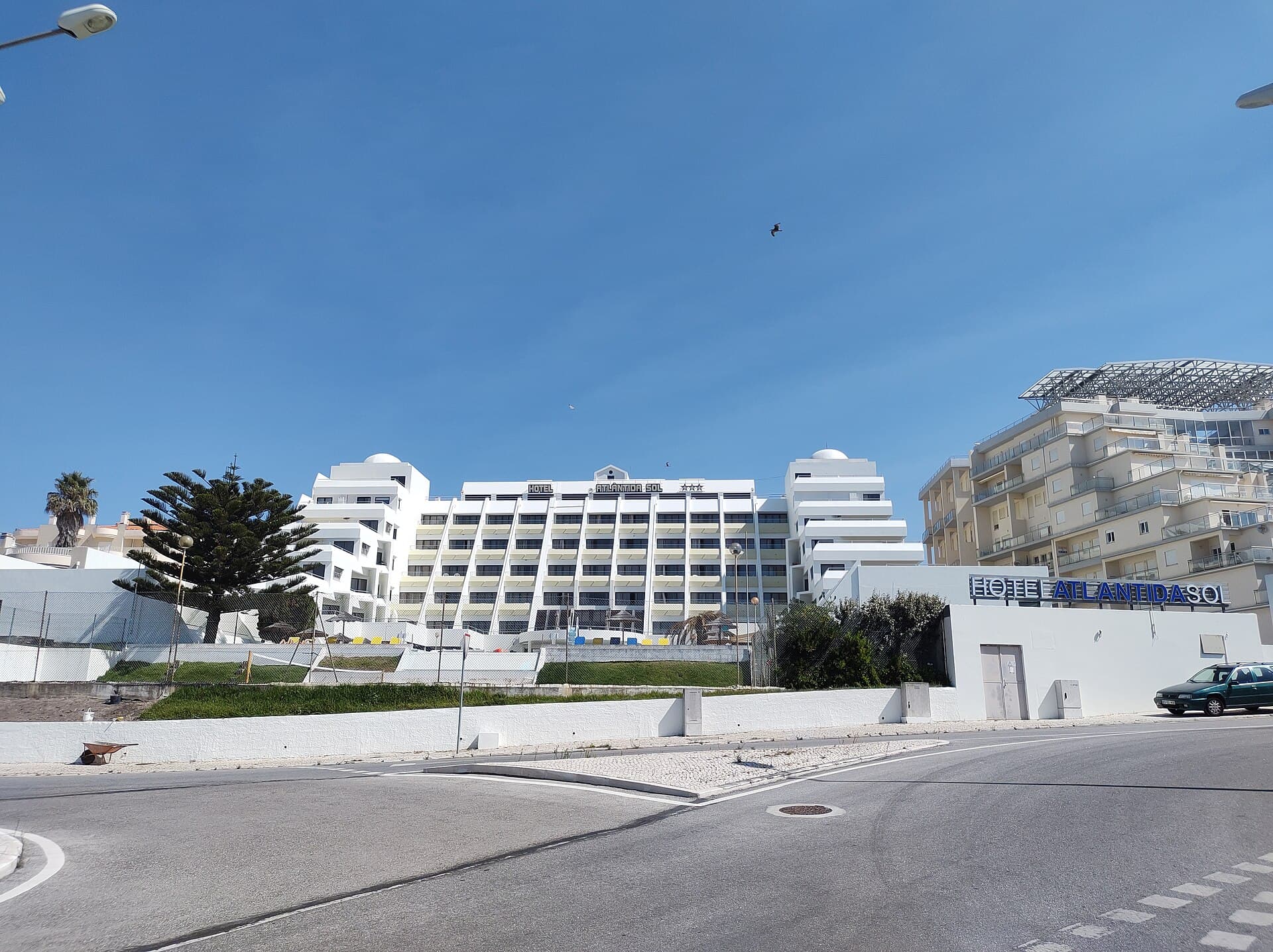 Hotel Atlantida Sol (via Wikimedia Commons, CC BY-SA 3.0)