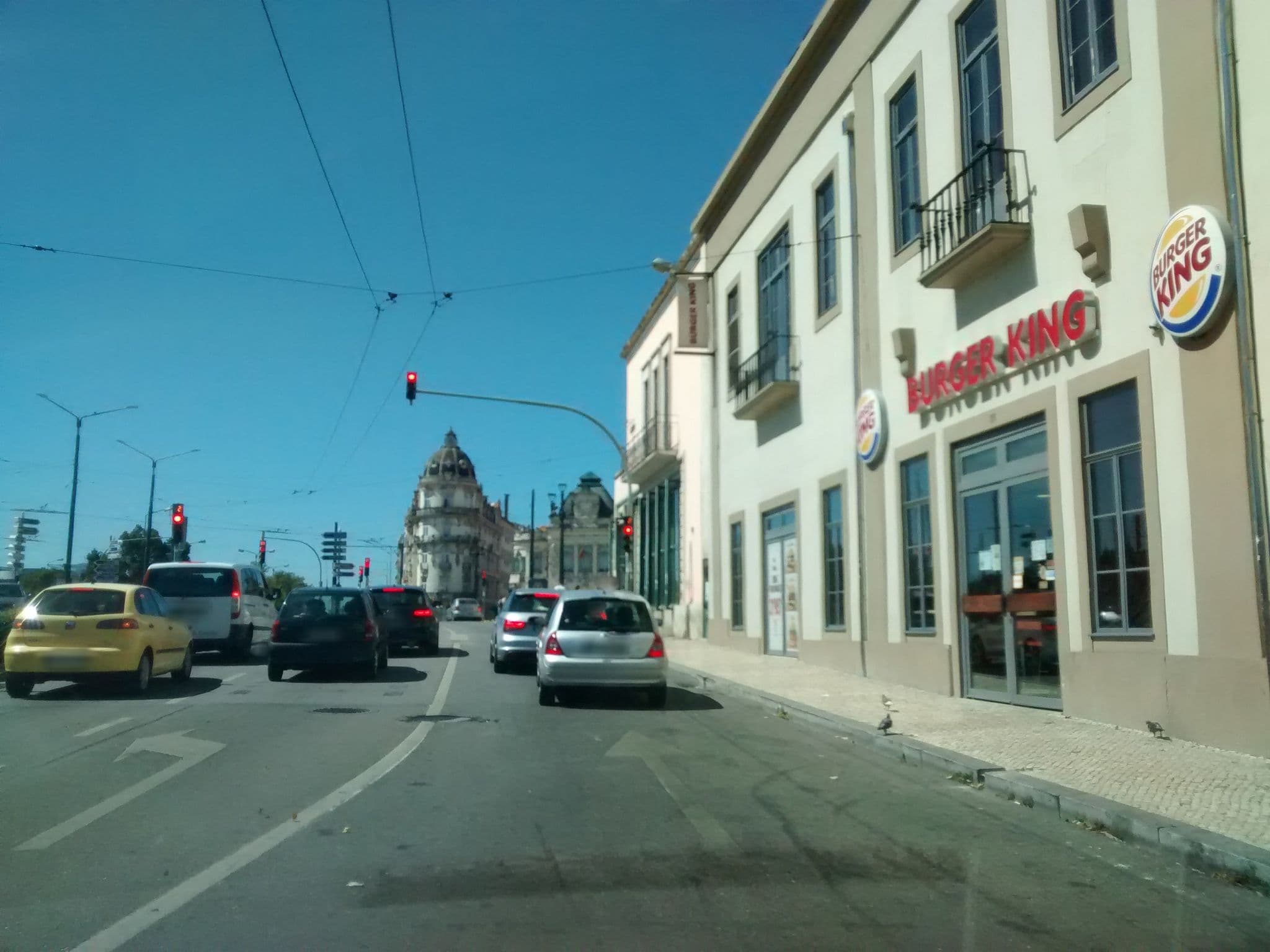 Street view near Hotel Avenida, Coimbra — © msevilla00 (CC BY-SA · Mapillary)