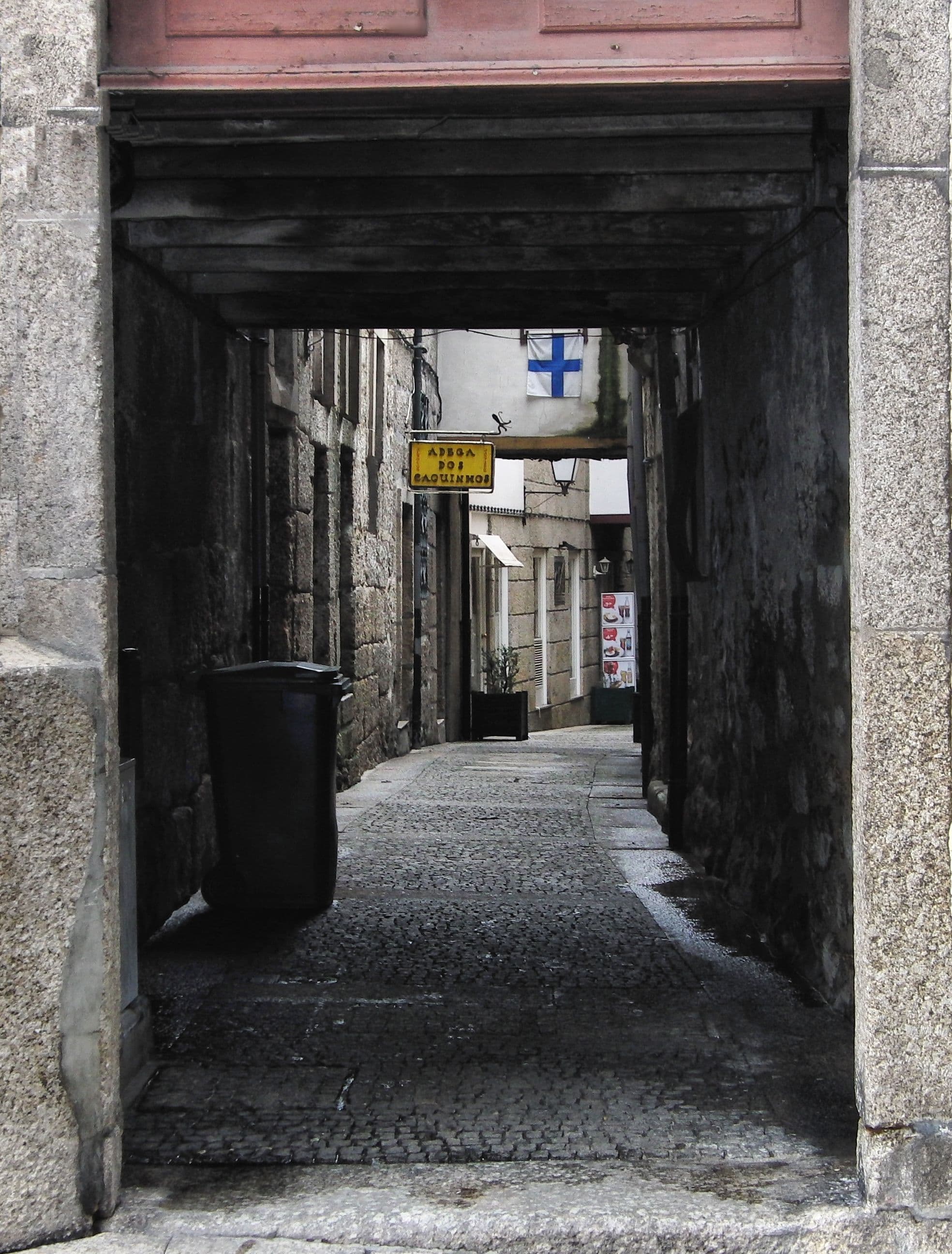 Street view near Mestre D'Avis, Guimarães — © femanuel (CC BY-SA · Mapillary)