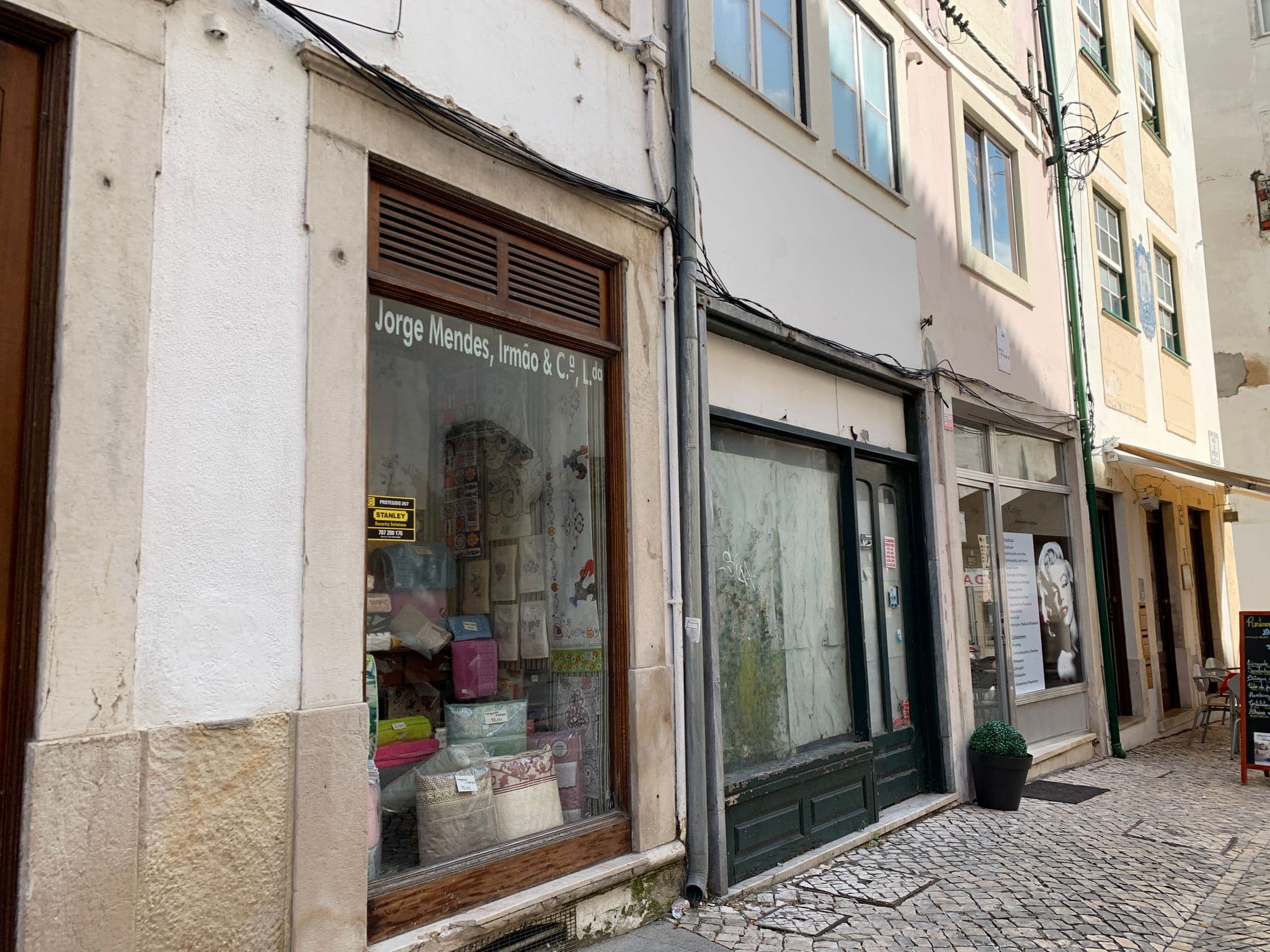 Street view near Pharmacia Guesthouse, Coimbra — © egorka (CC BY-SA · Mapillary)