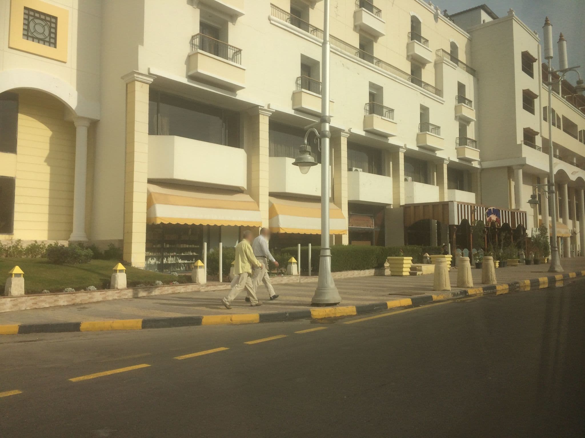 Street view near Sunrise Holidays Resort, Hurghada — © horsecab (CC BY-SA · Mapillary)