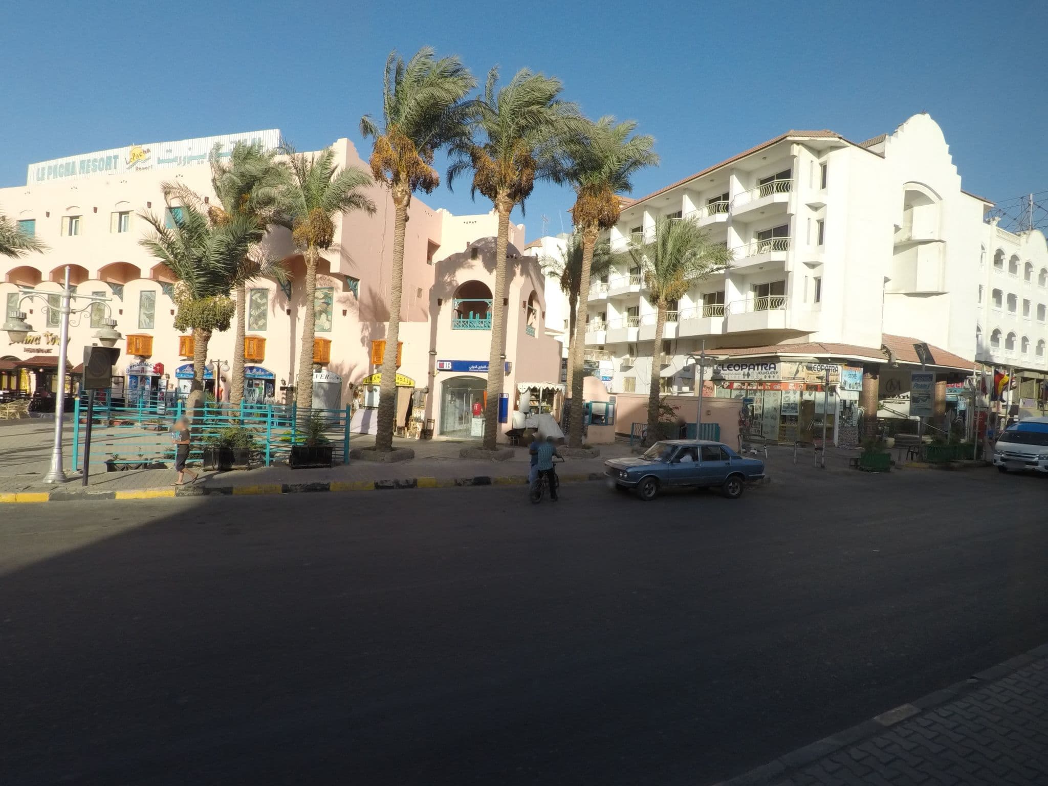 Street view near hotel white albatros, Hurghada — © approksimator (CC BY-SA · Mapillary)