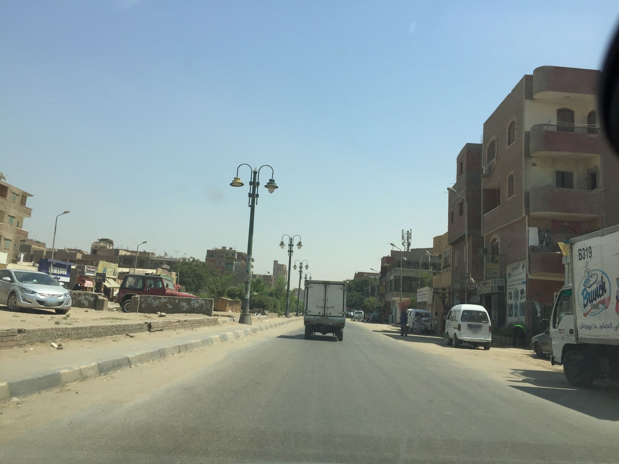 Street view near Platinum Pyramids Inn, Abū an Numrus — © aymanali (CC BY-SA · Mapillary)