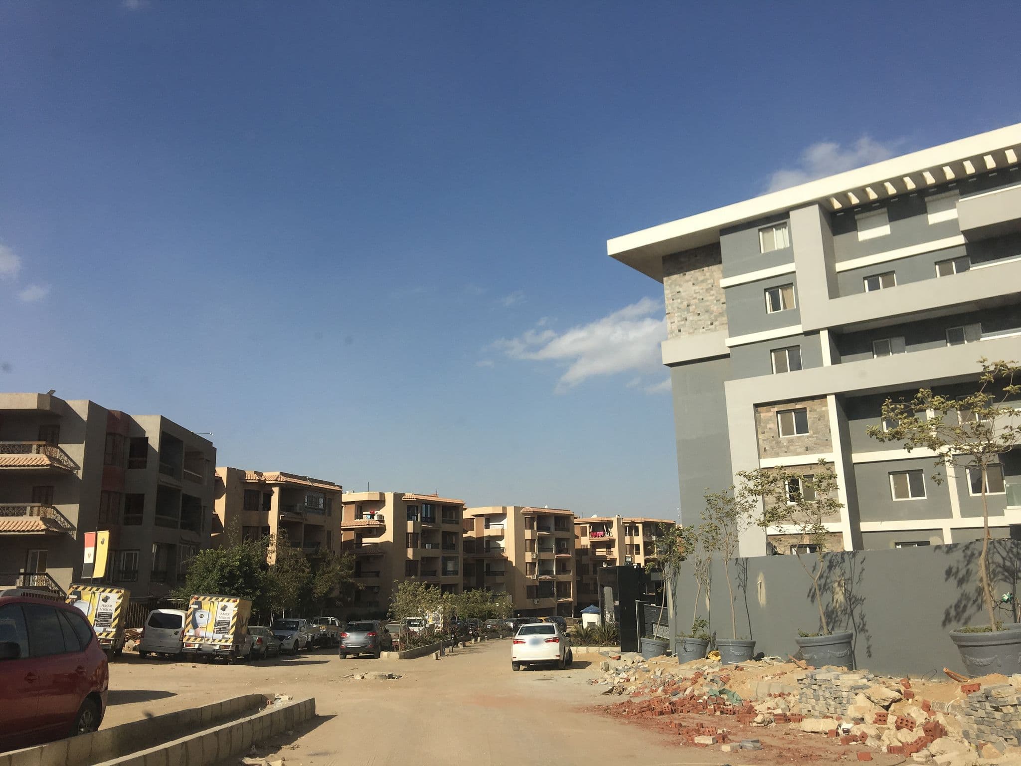 Street view near Ocean Blue, Jam‘īyat Iskān aḑ Ḑubbāţ bi Akādīmīyat ash Shurţah — © myoussef87 (CC BY-SA · Mapillary)