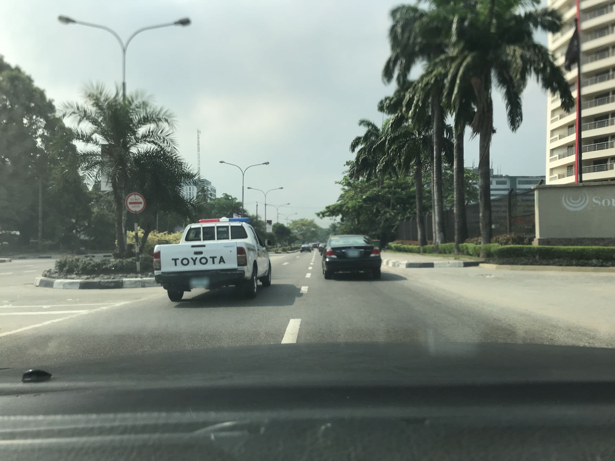 Street view near Southern Sun Ikhoyi Business Lounge, Obalende — © perryman (CC BY-SA · Mapillary)