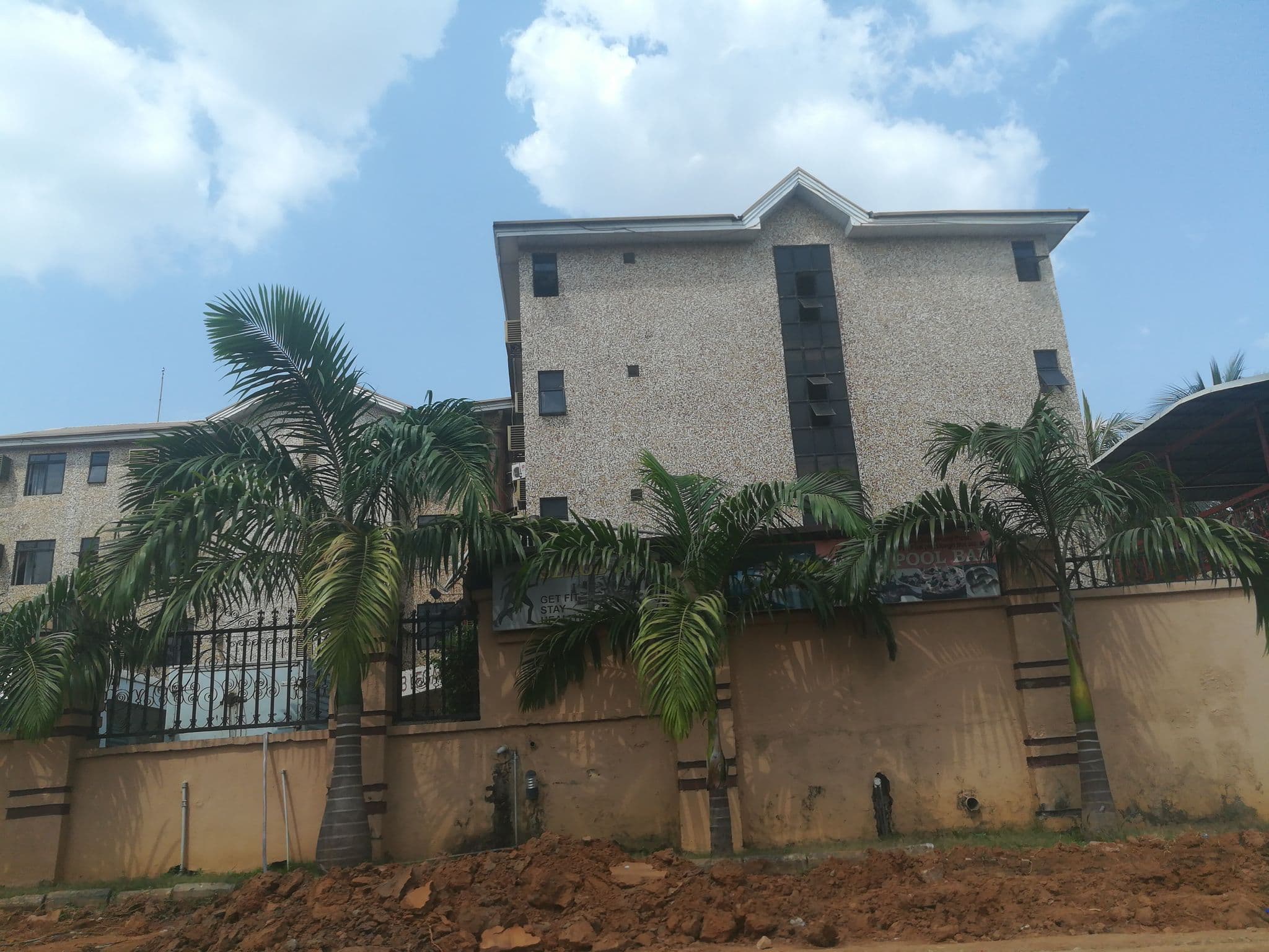 Street view near serob legacy hotel, Abuja — © ralebipim (CC BY-SA · Mapillary)