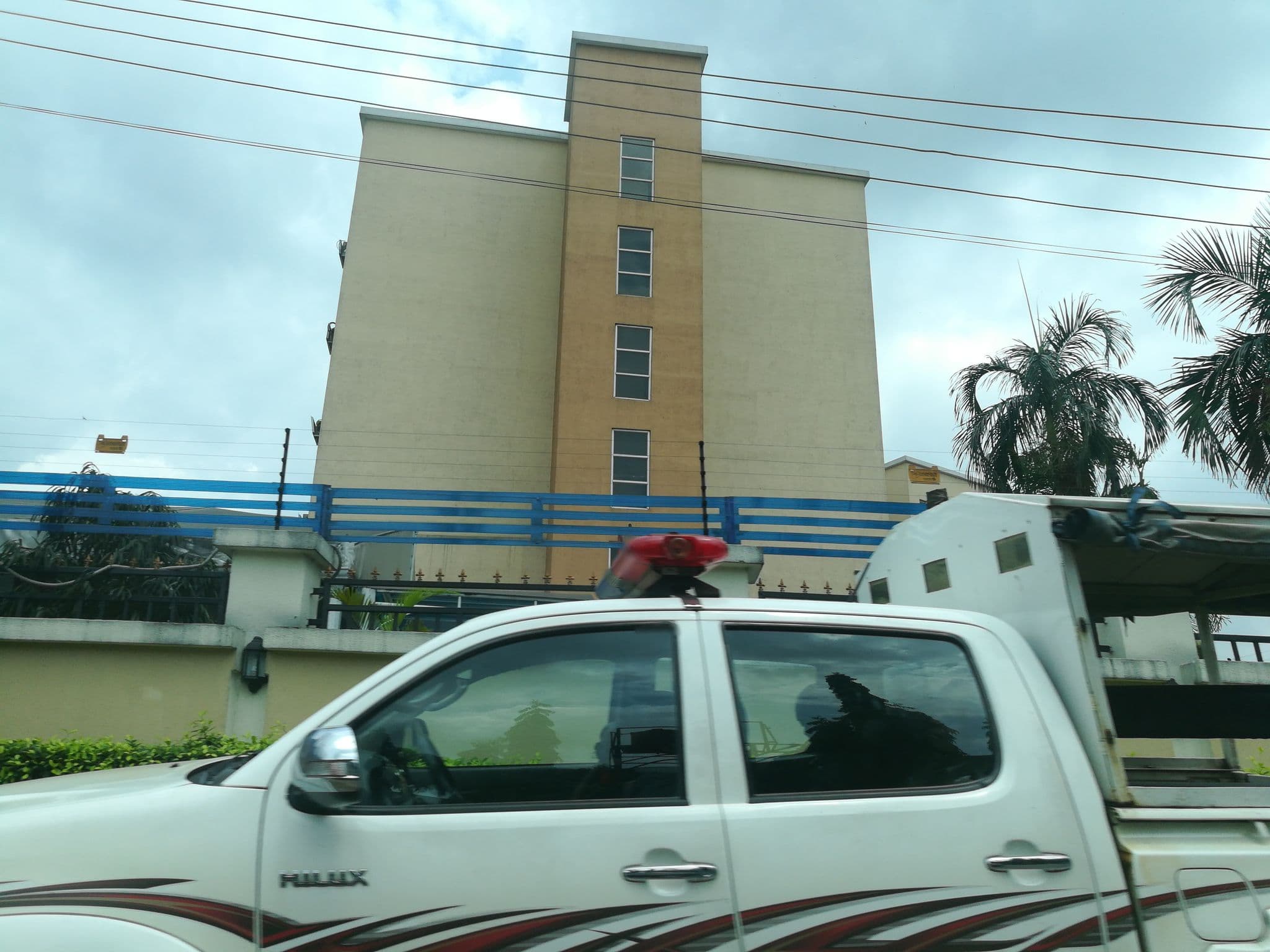 Street view near Golden Tulip, Port Harcourt — © ralebipim (CC BY-SA · Mapillary)